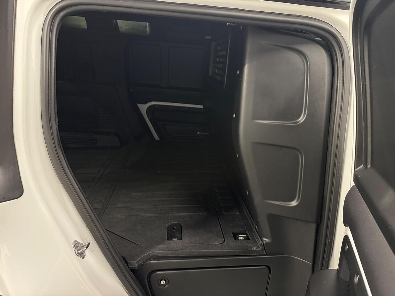 Land Rover Defender view 20