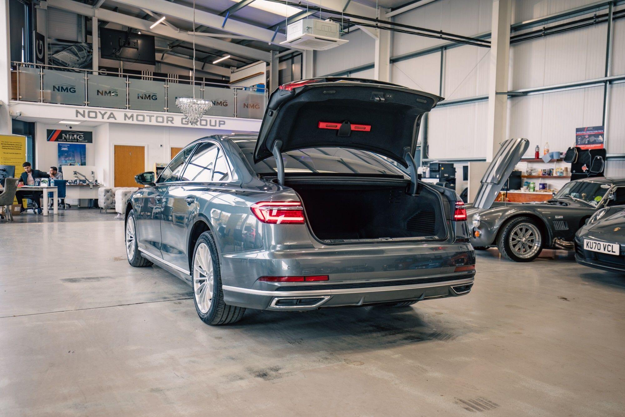 Audi A8 view 34