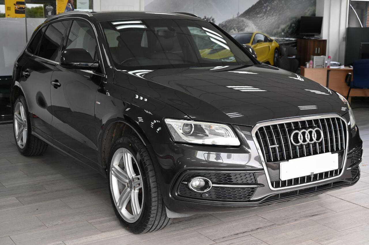 Audi Q5 view 2