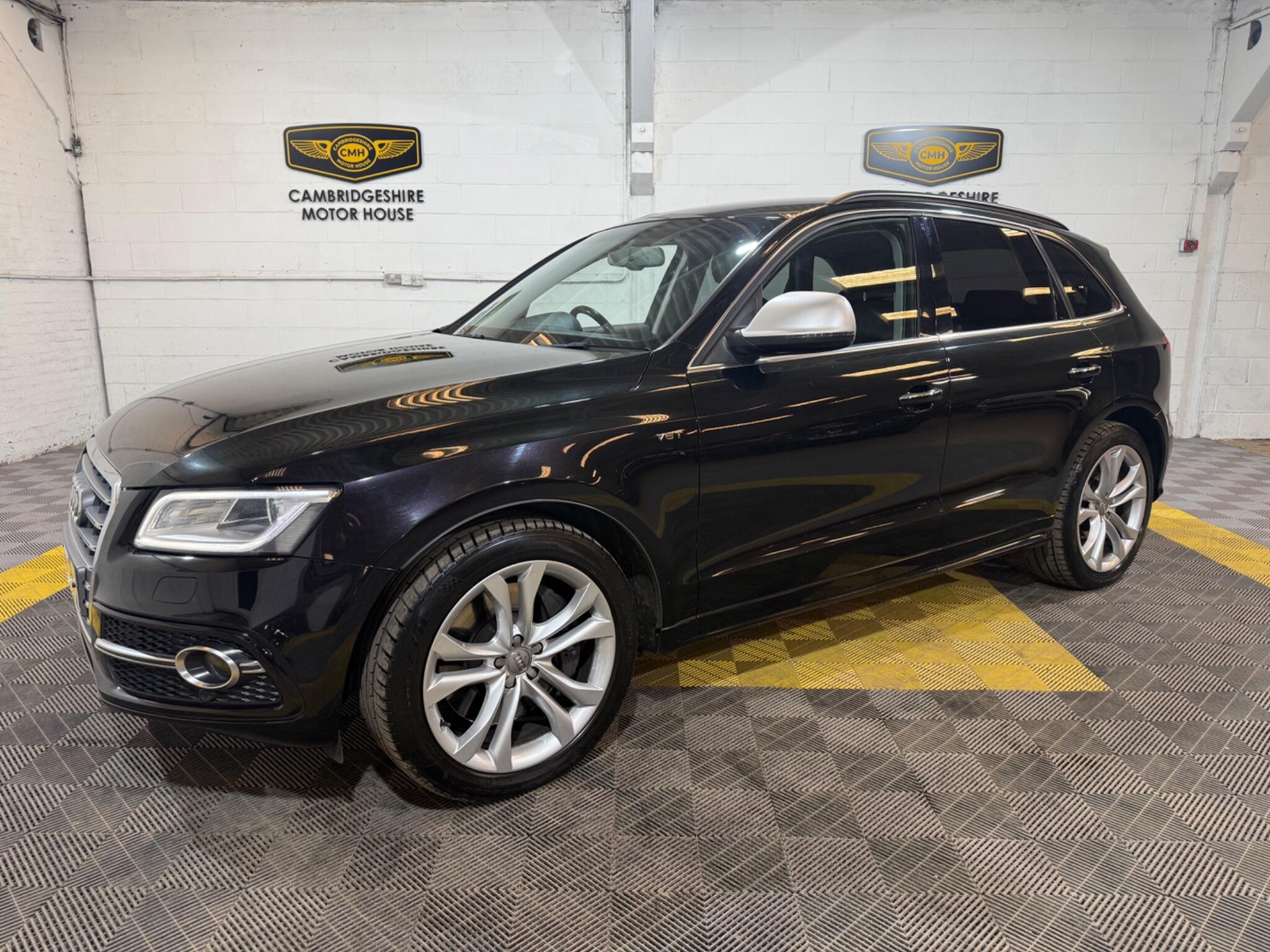Audi SQ5 view 5