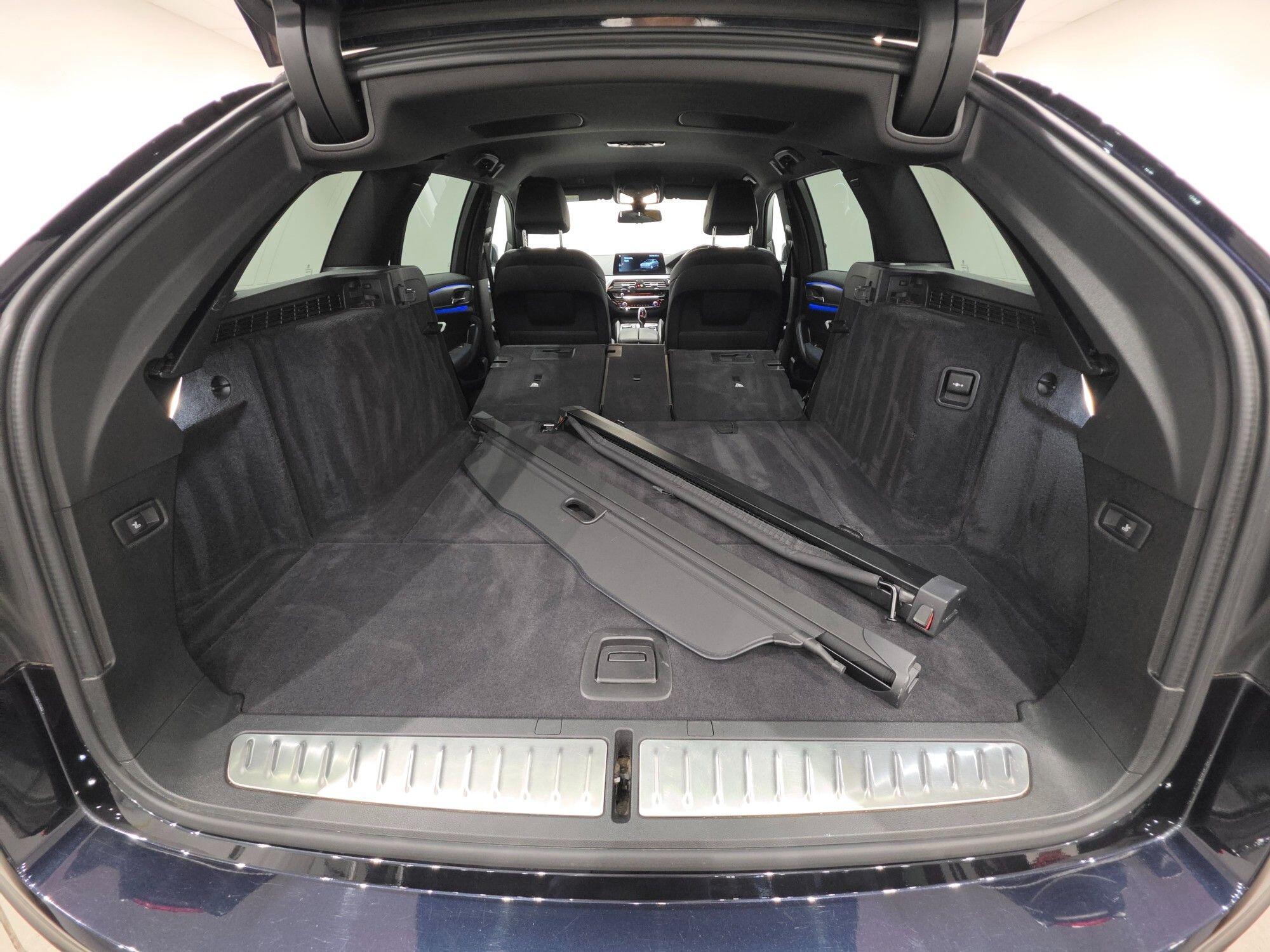 BMW 5 Series view 48