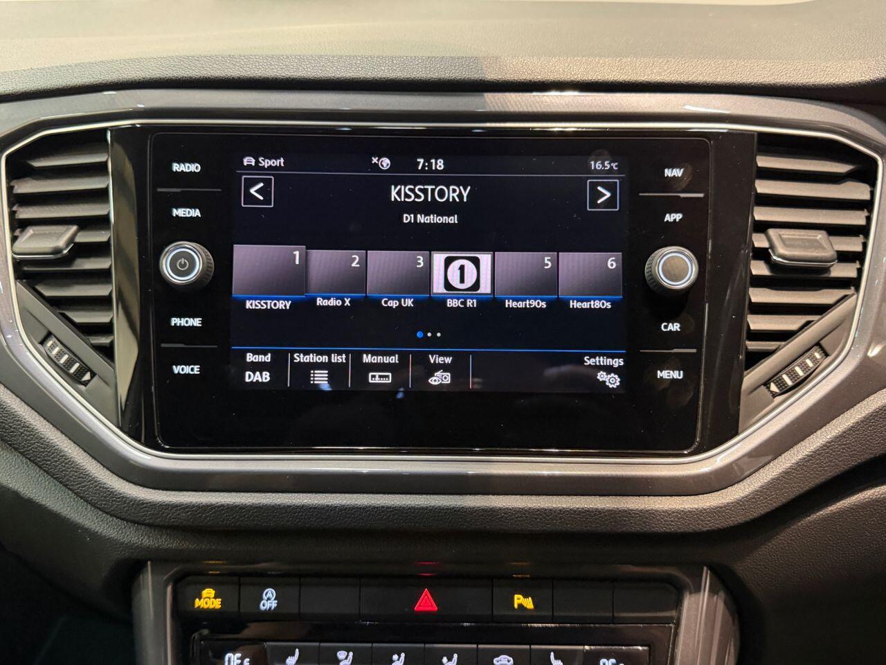 Volkswagen T-Roc view 21