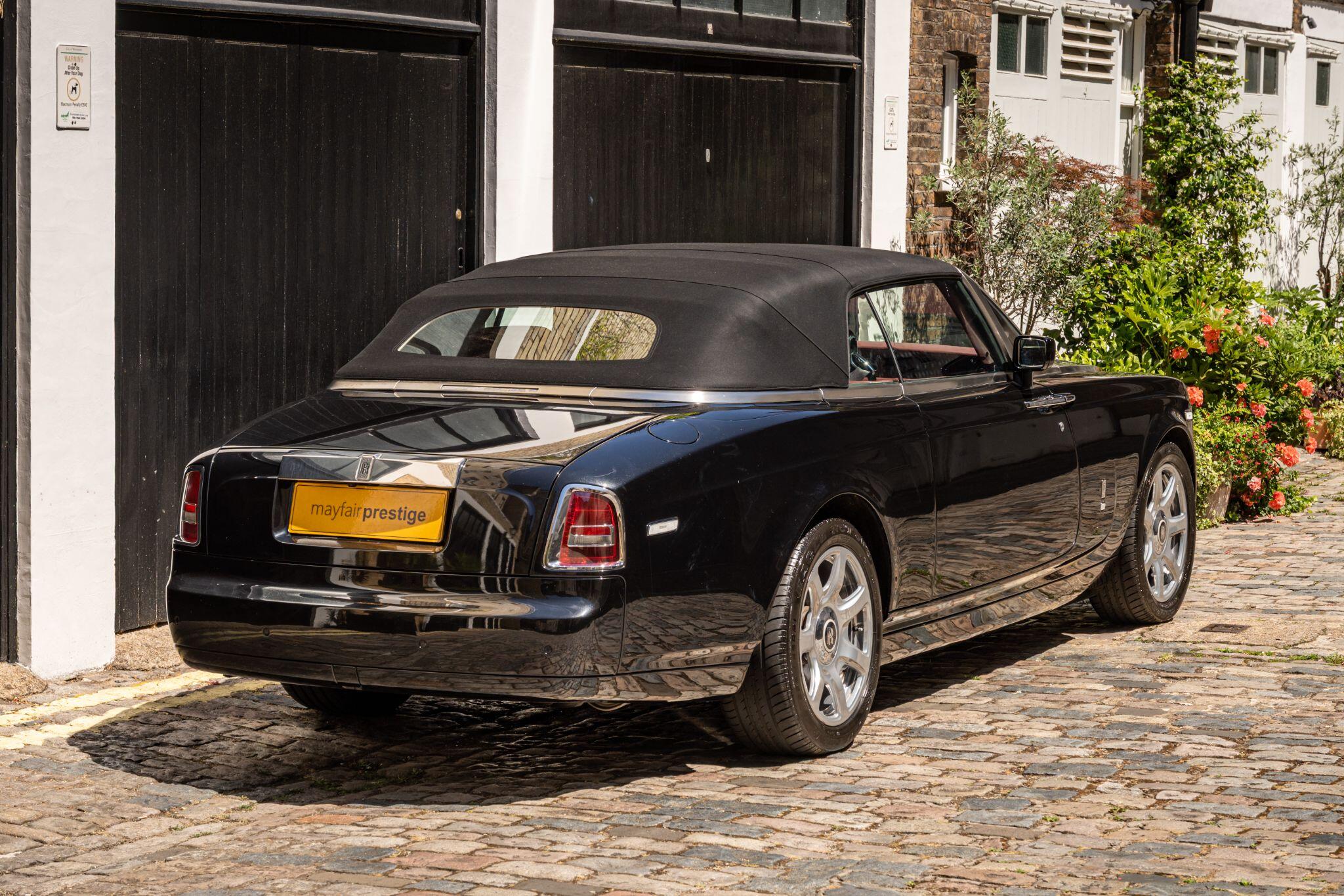 Rolls-Royce Phantom view 16