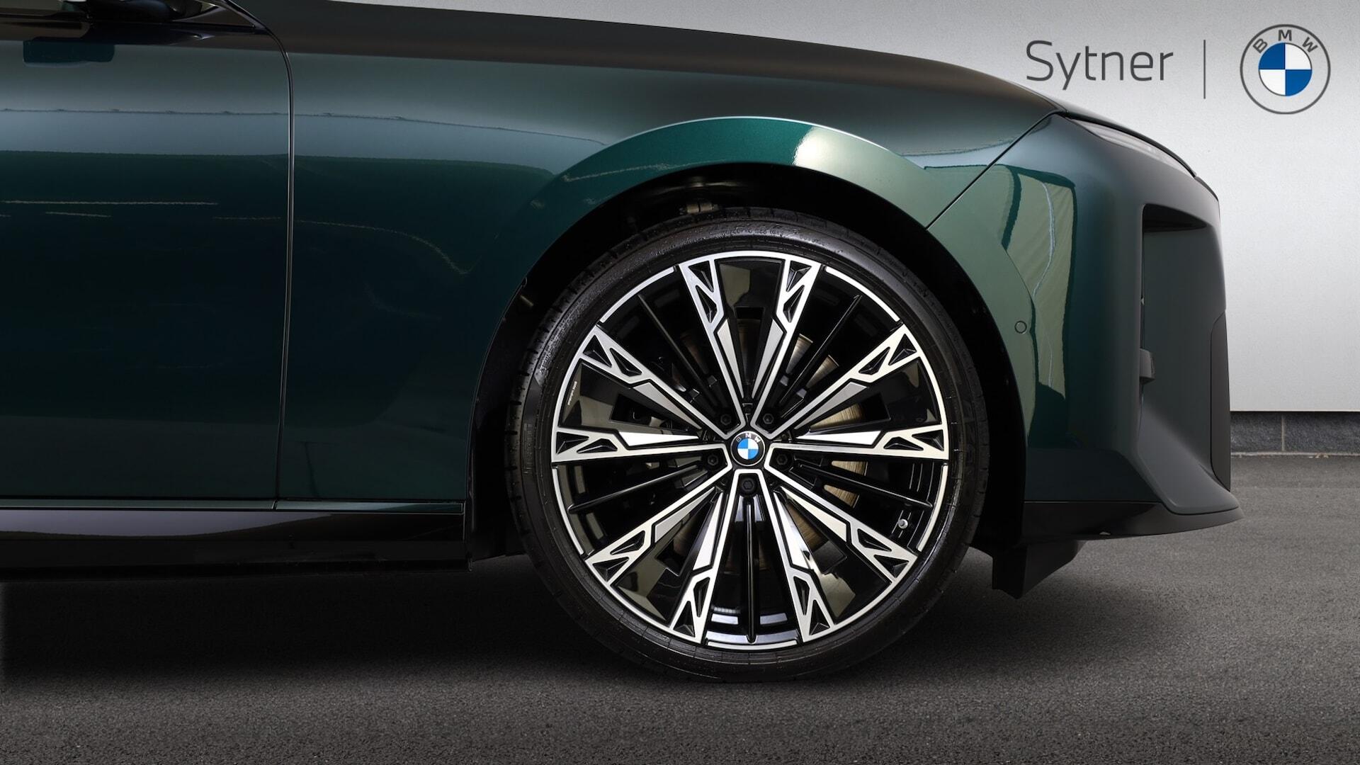 BMW XM view 14