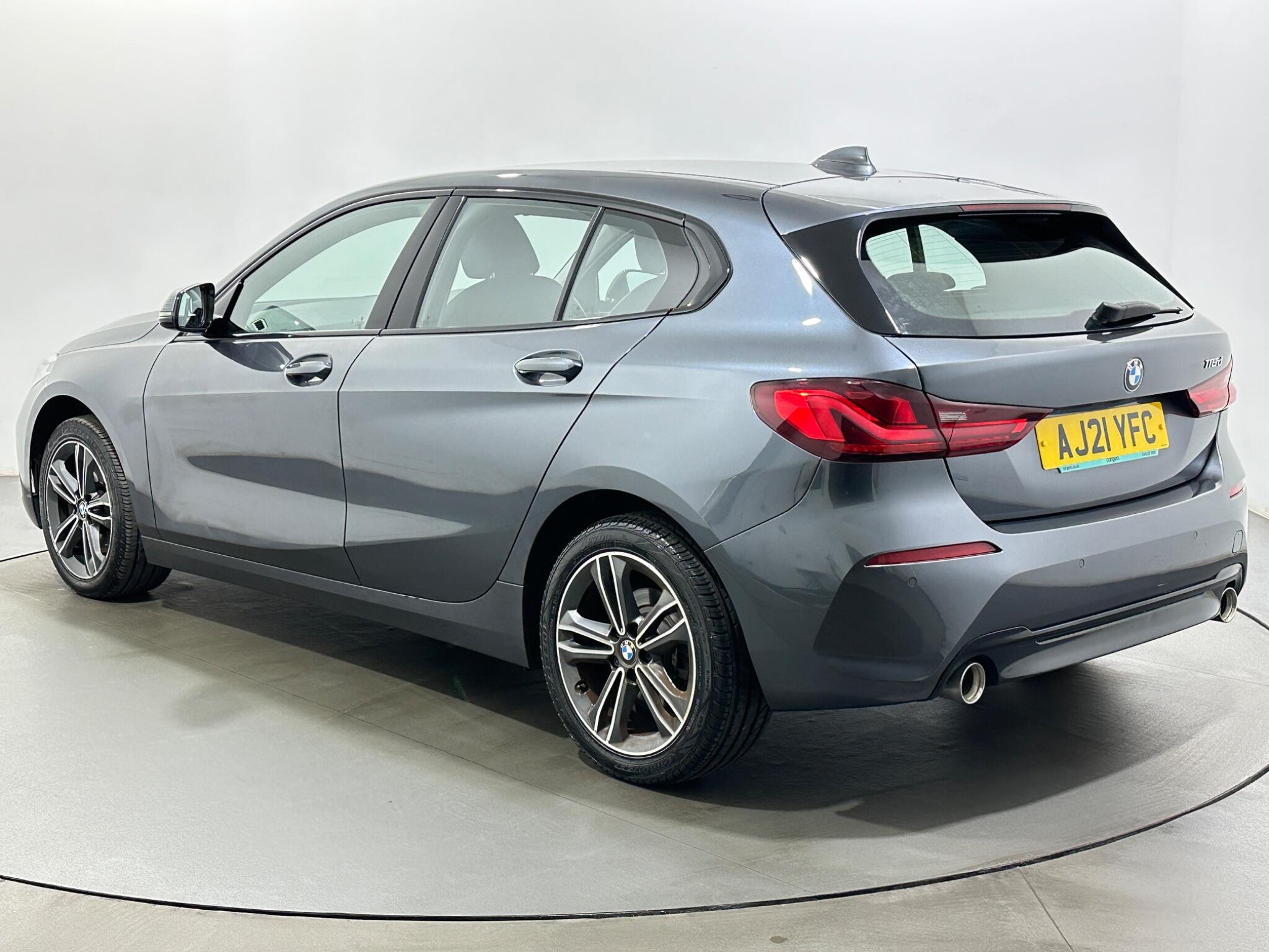 BMW 1 Series view 6