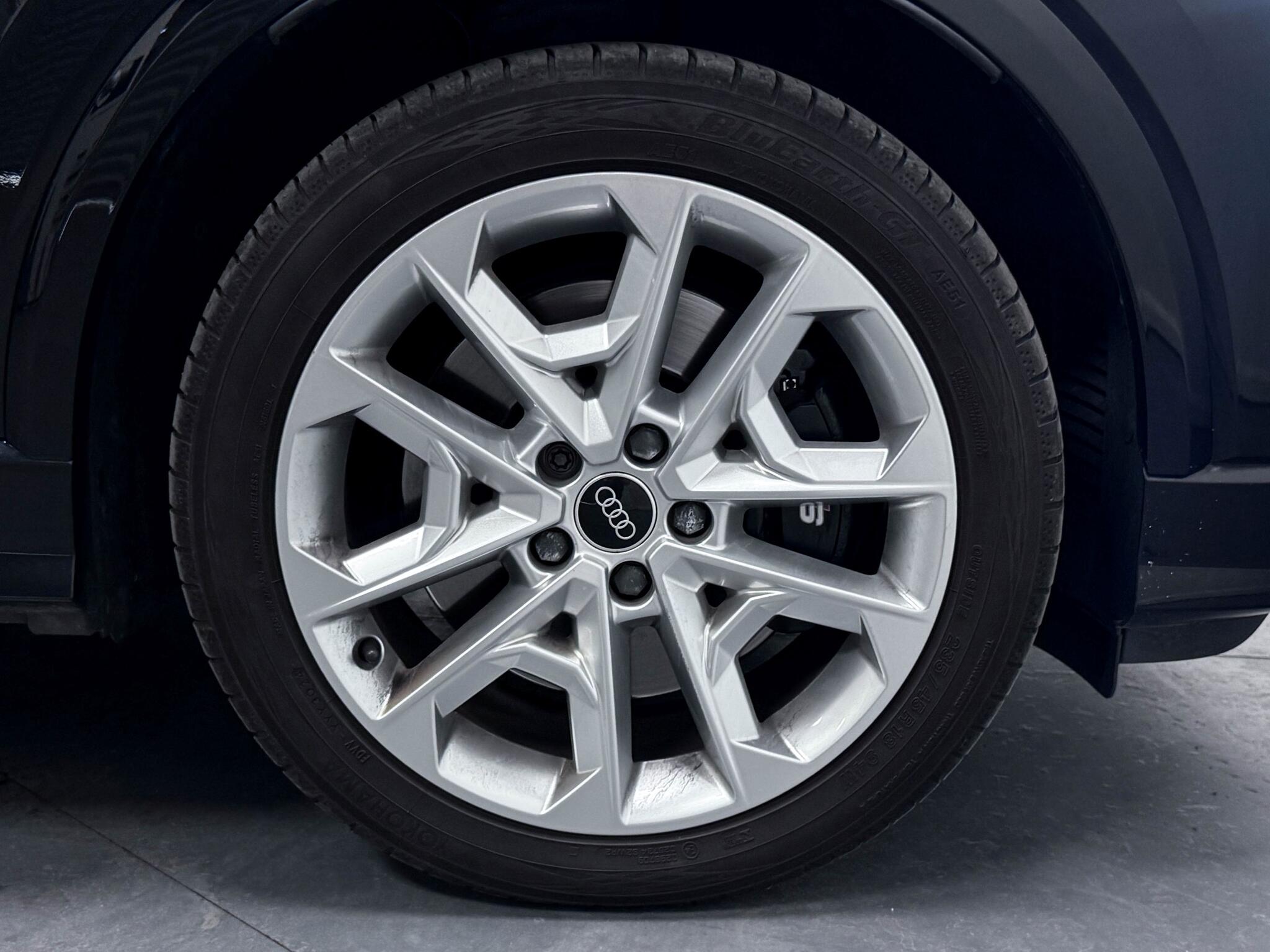 Audi SQ2 view 59