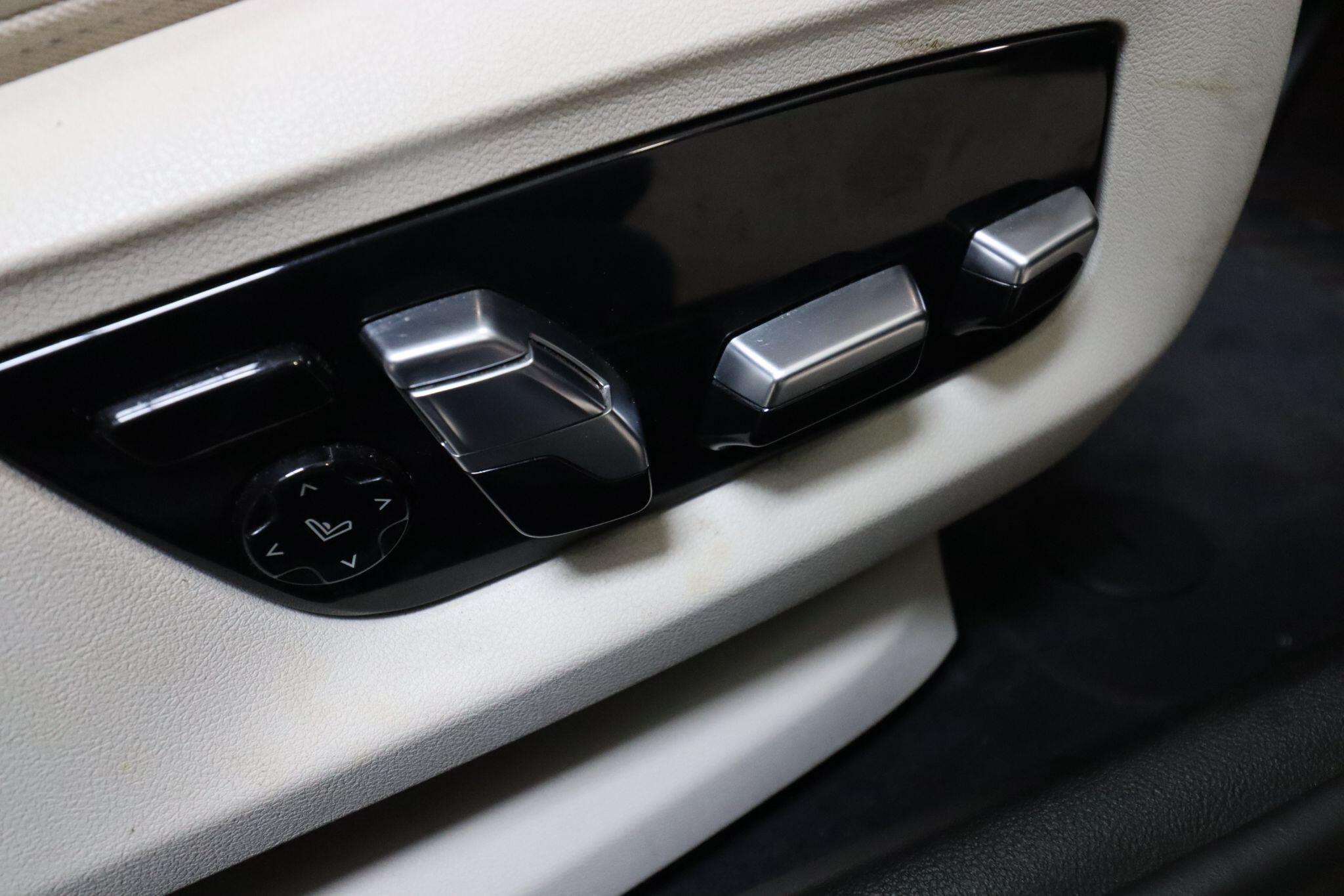 BMW 5 Series view 19