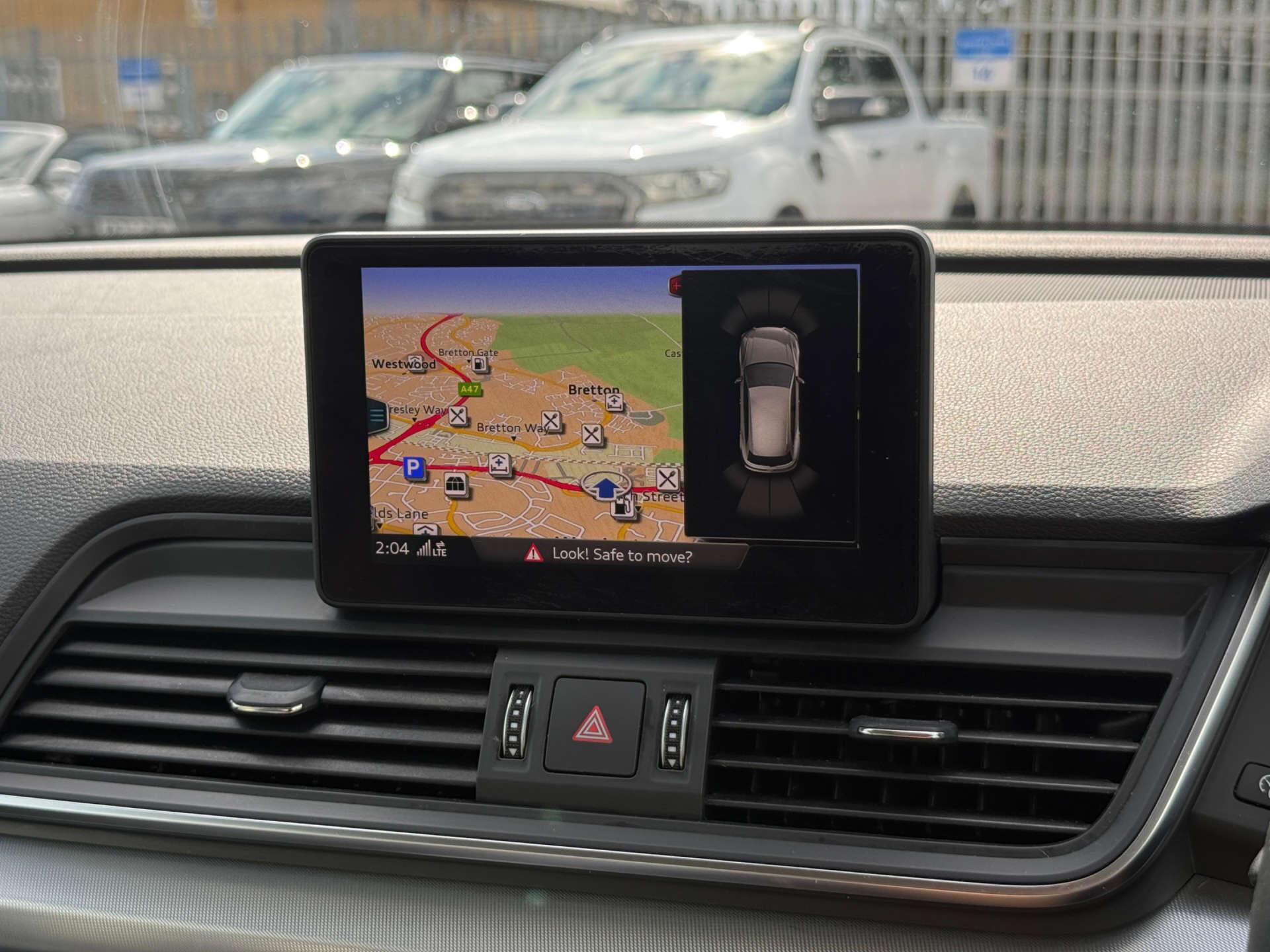 Audi Q5 view 12