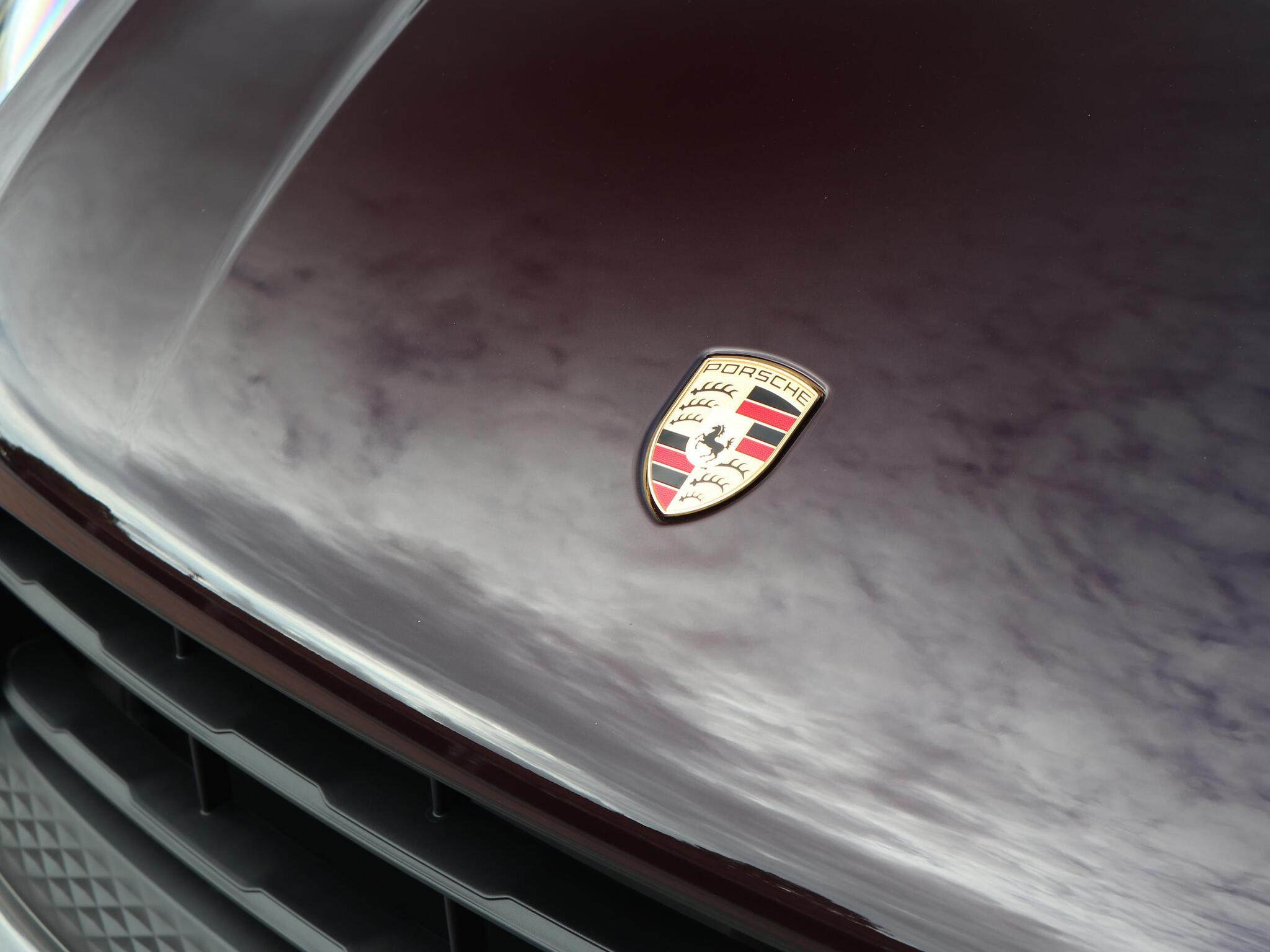 Porsche Macan view 12