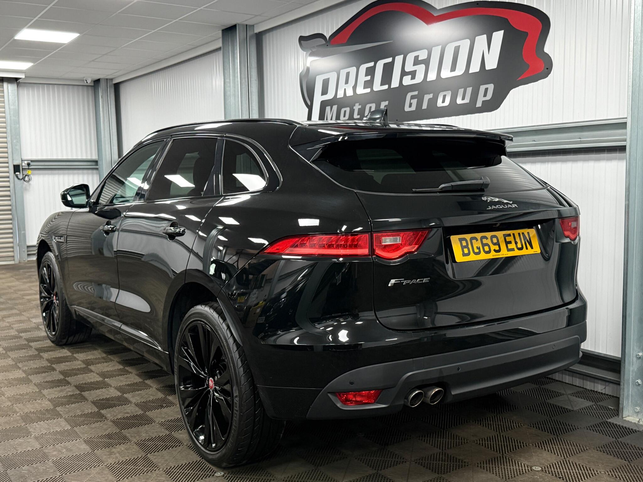 Jaguar F-Pace view 8