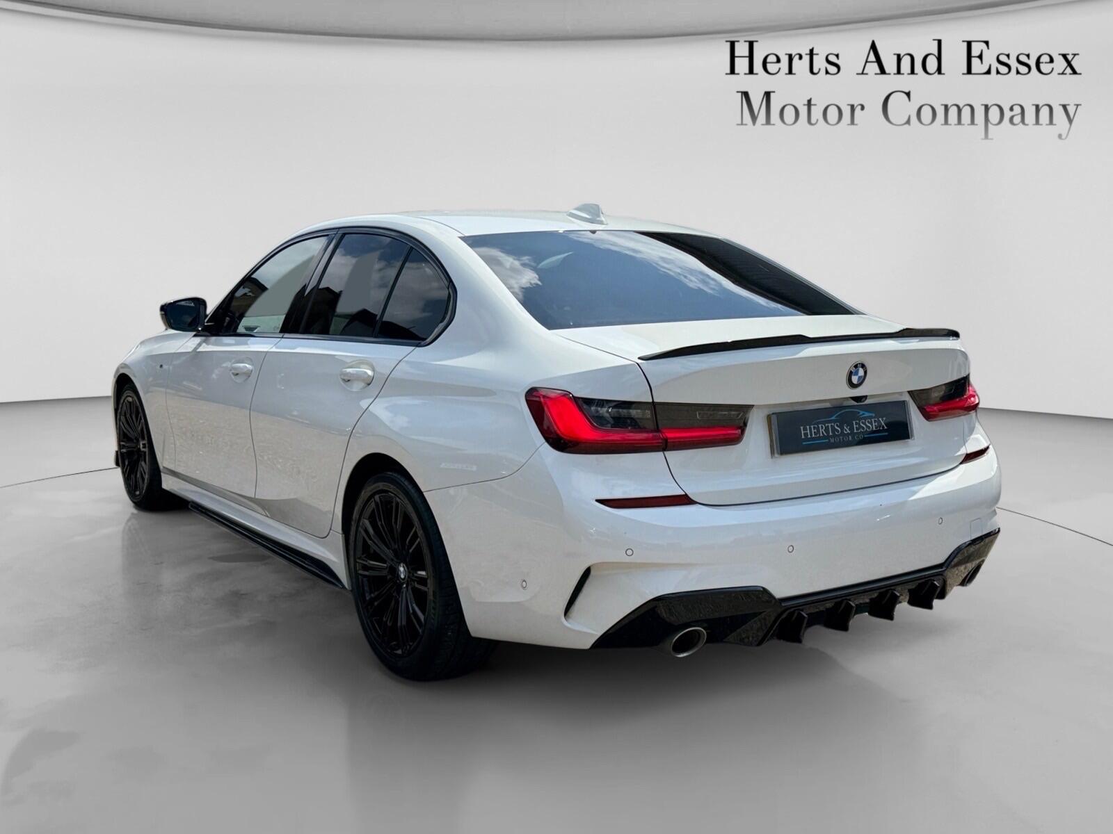 BMW 3 Series view 4