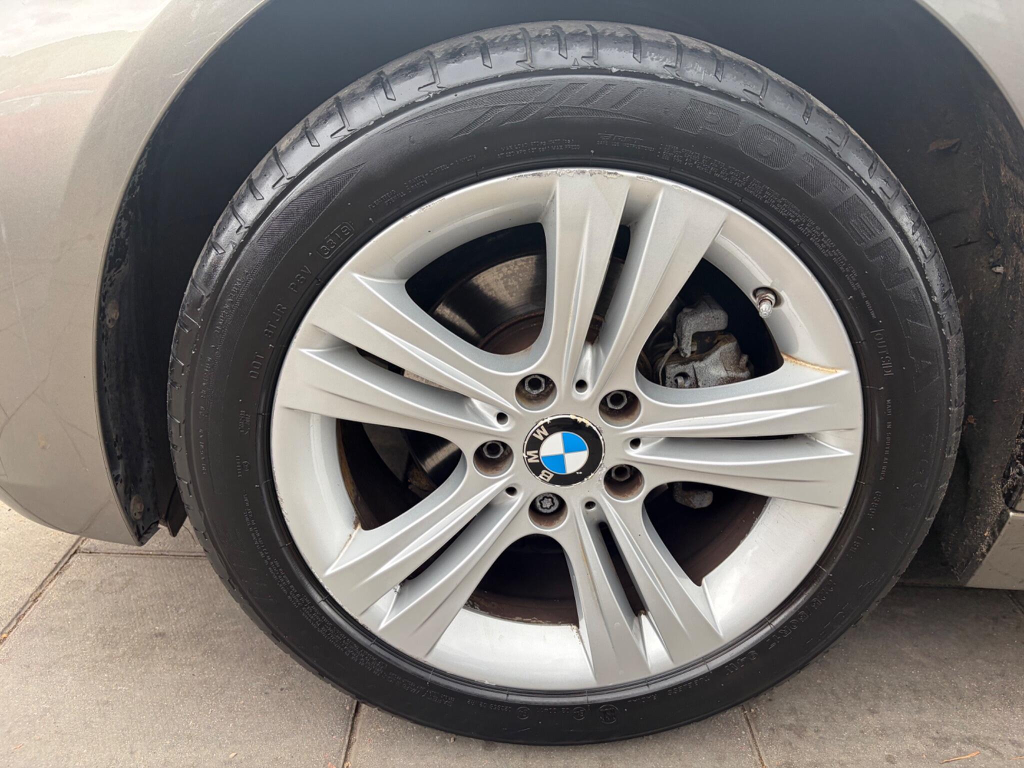 BMW 3 Series view 90