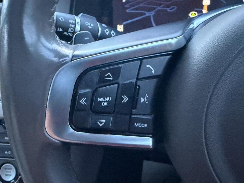 Jaguar XF view 50
