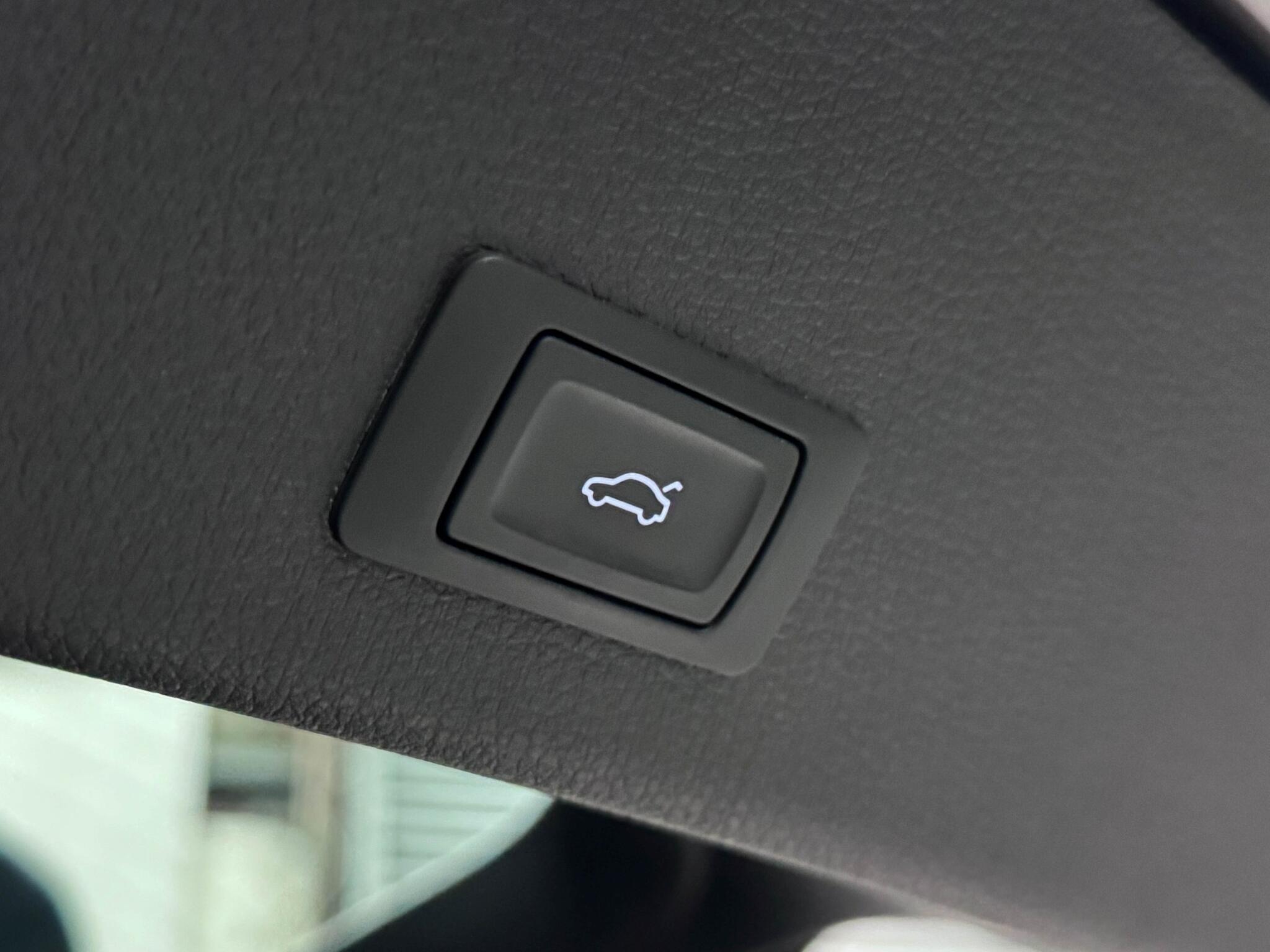 Audi E-Tron view 8