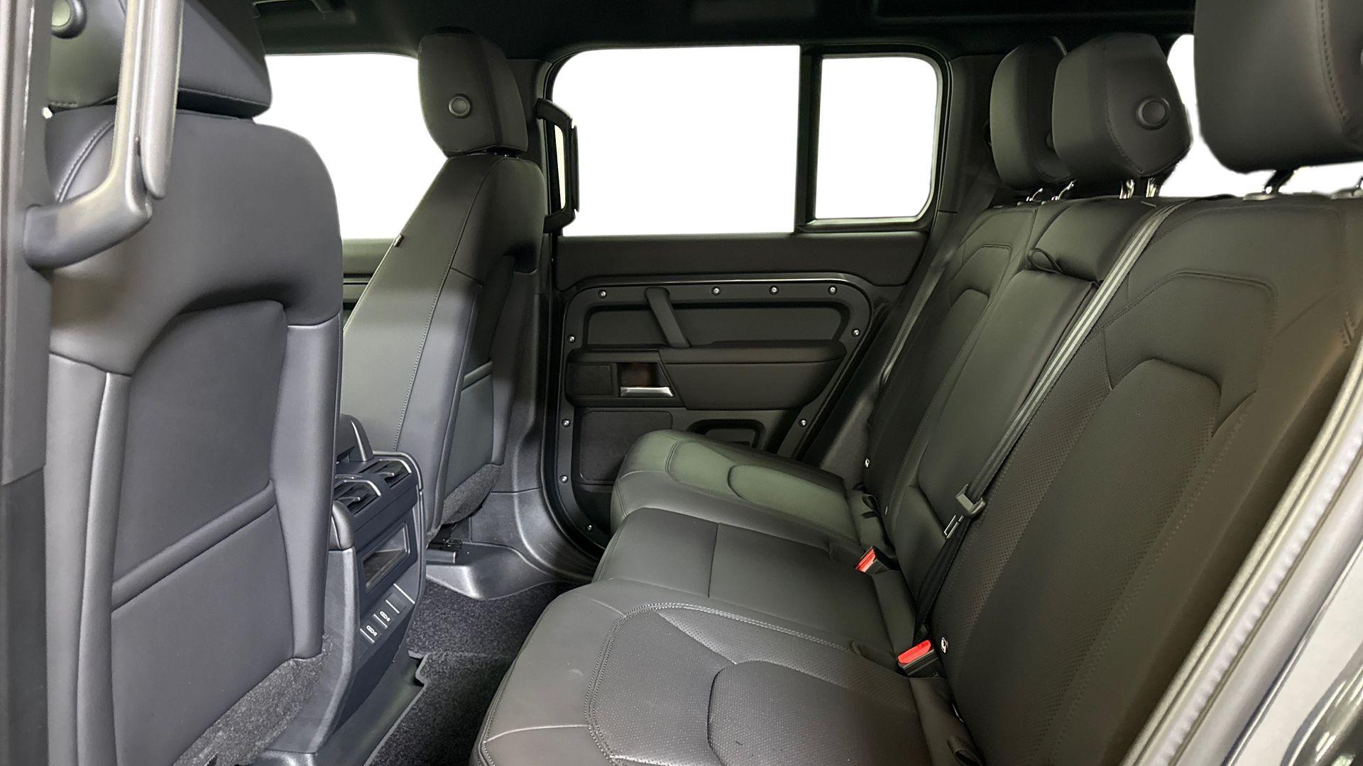 Land Rover Defender view 4