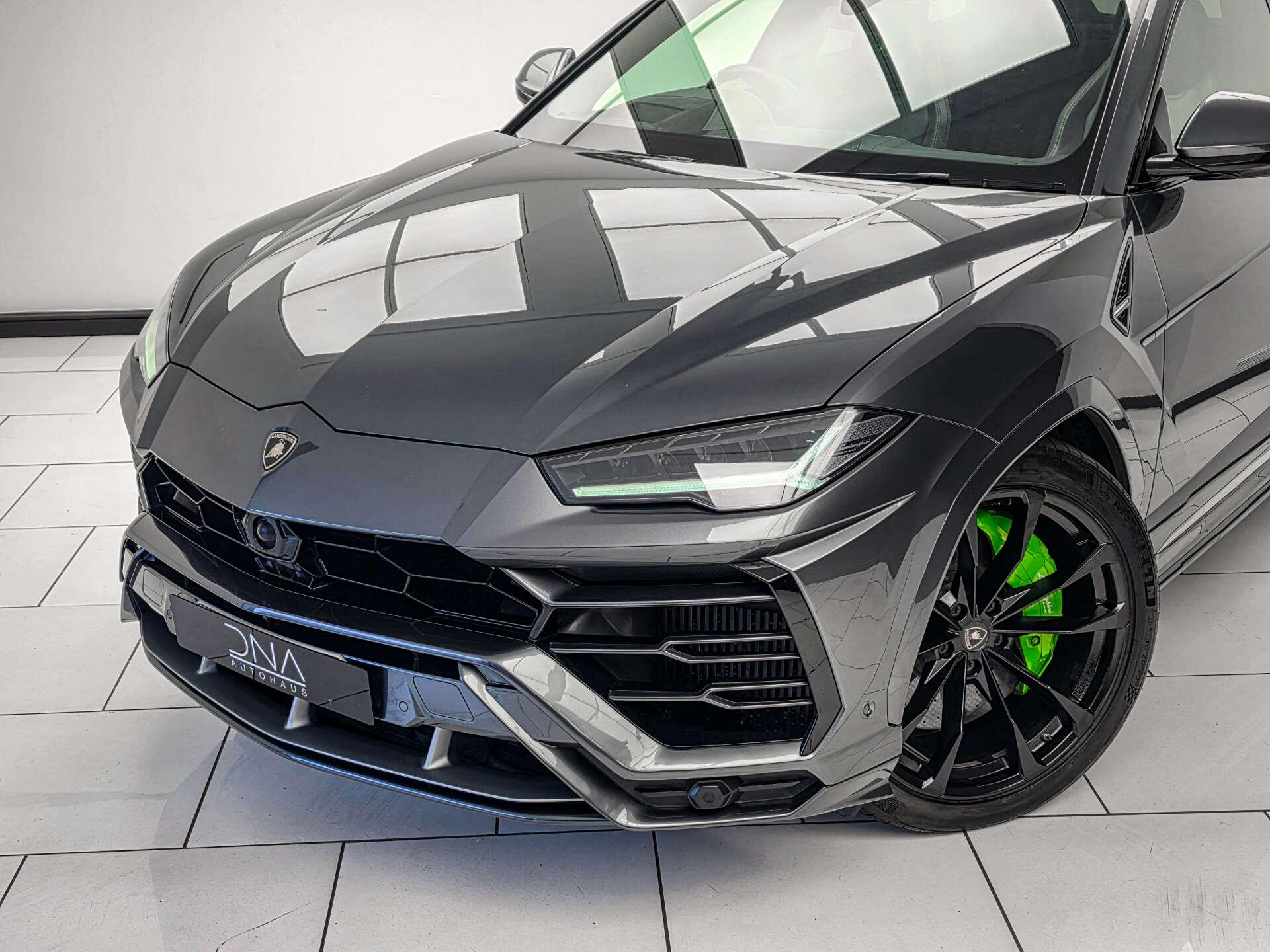 Lamborghini Urus view 12