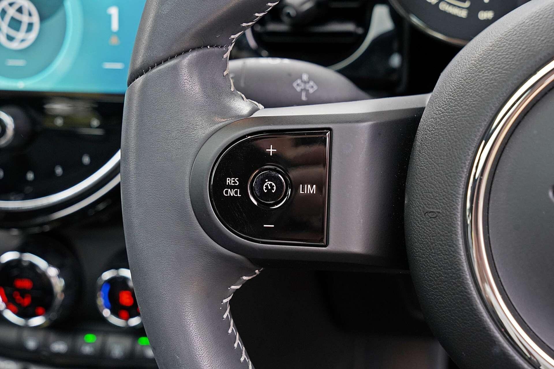 Mini Hatch view 27
