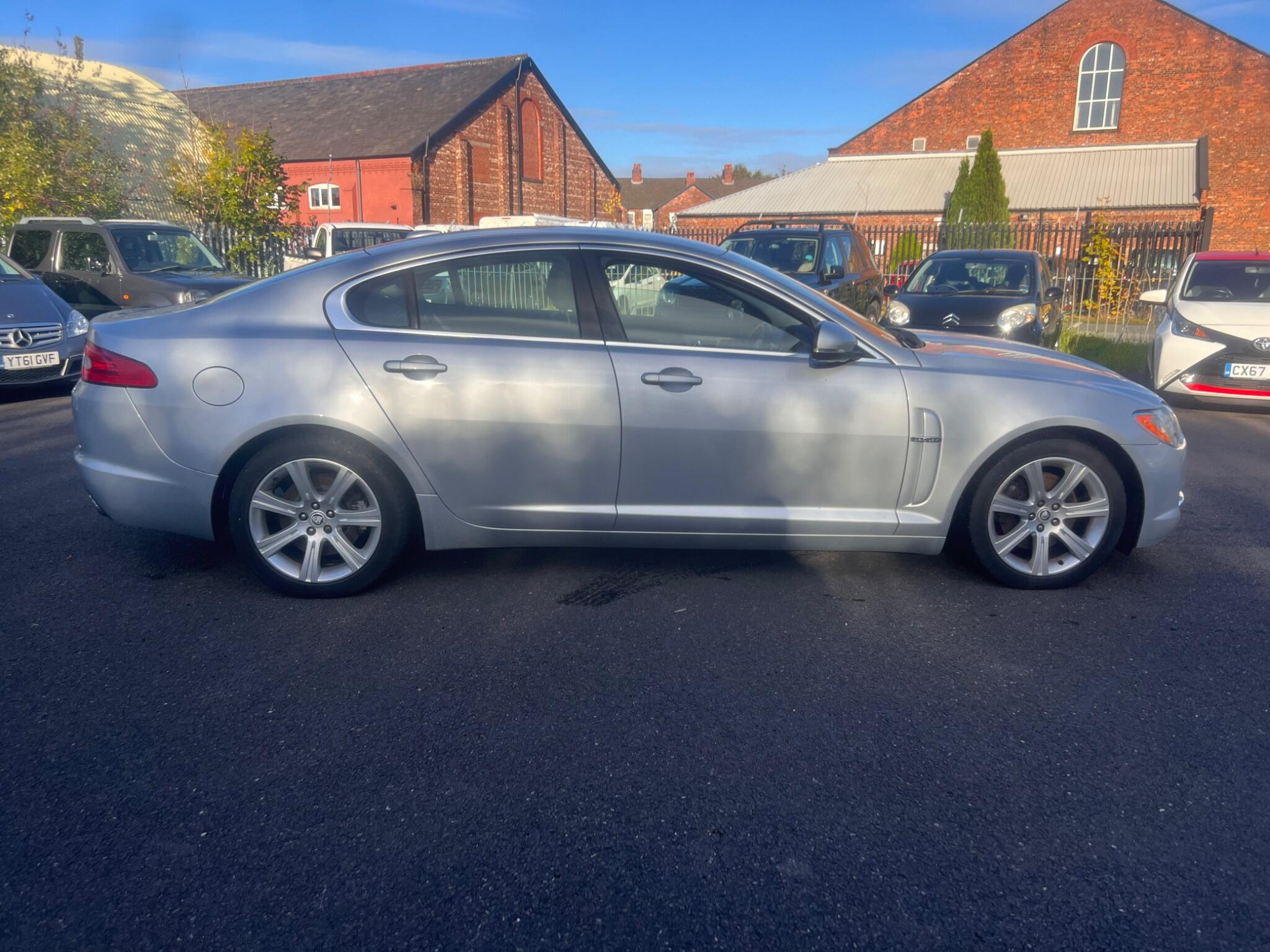 2011 Jaguar XF 3.0d V6 Luxury Auto Euro 5 4dr • 95,964 miles image 28