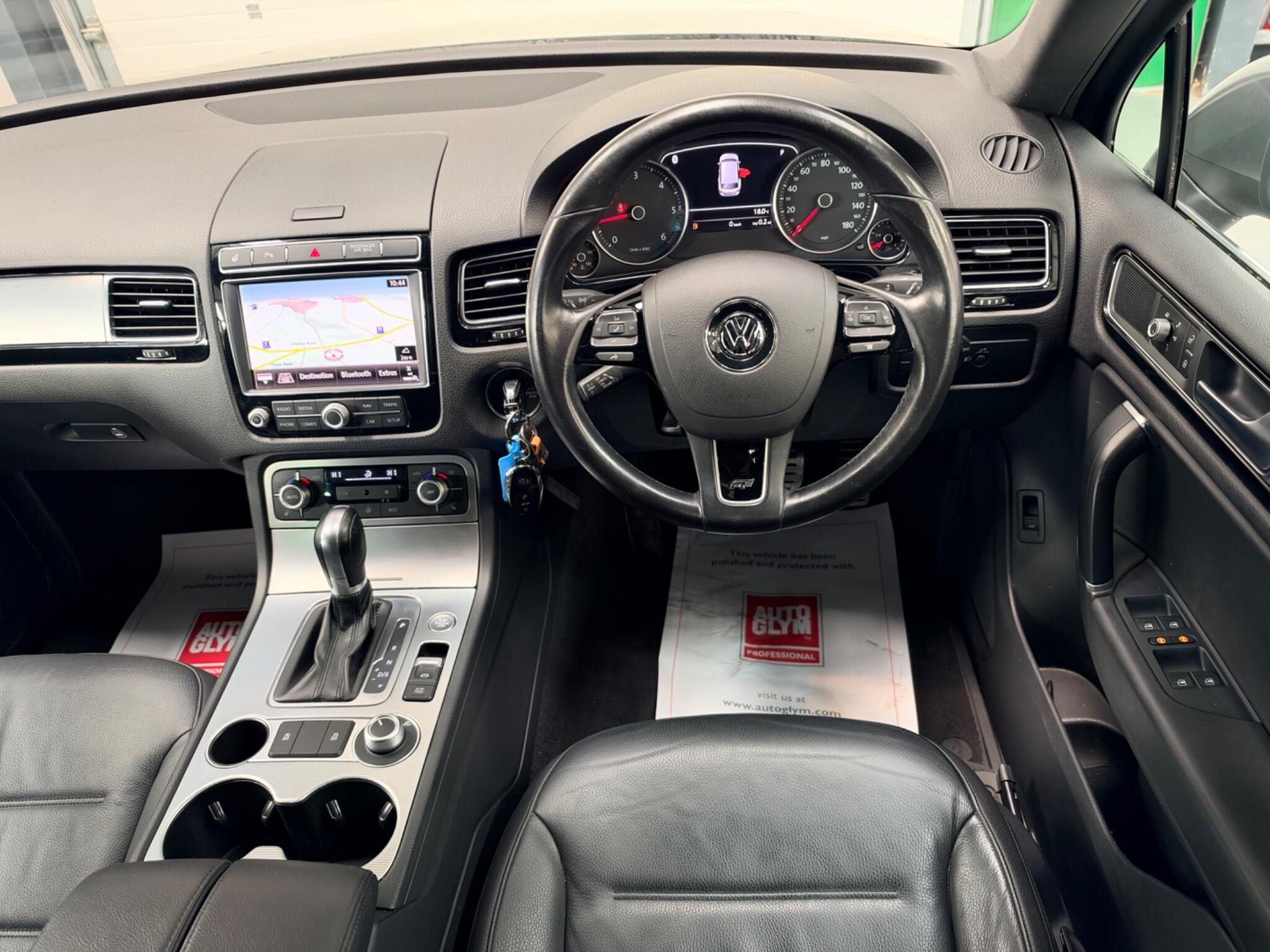 Volkswagen Touareg view 10