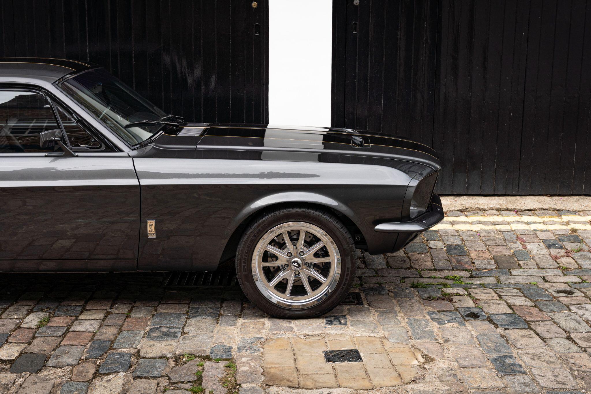Ford Mustang view 40