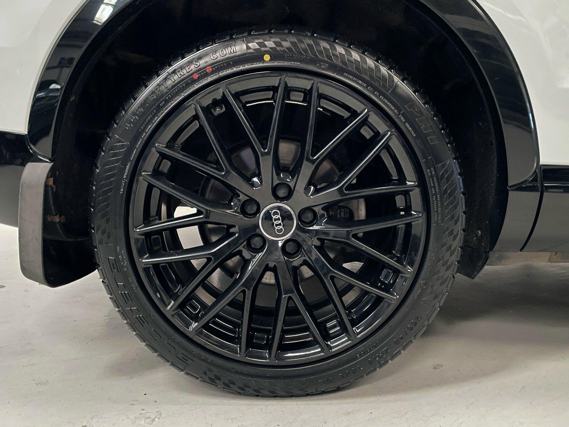 Audi Q3 view 35