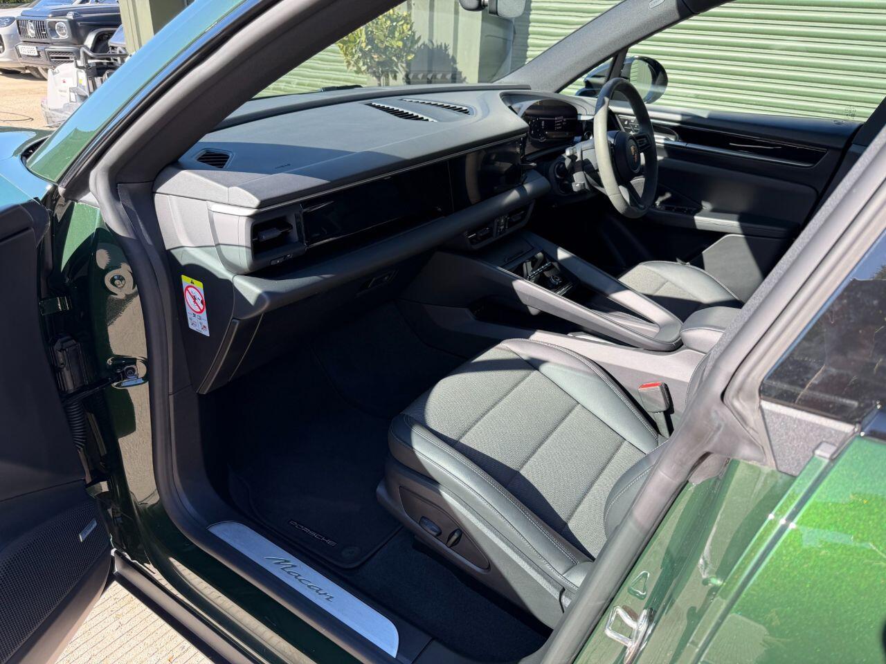 Porsche Macan view 25