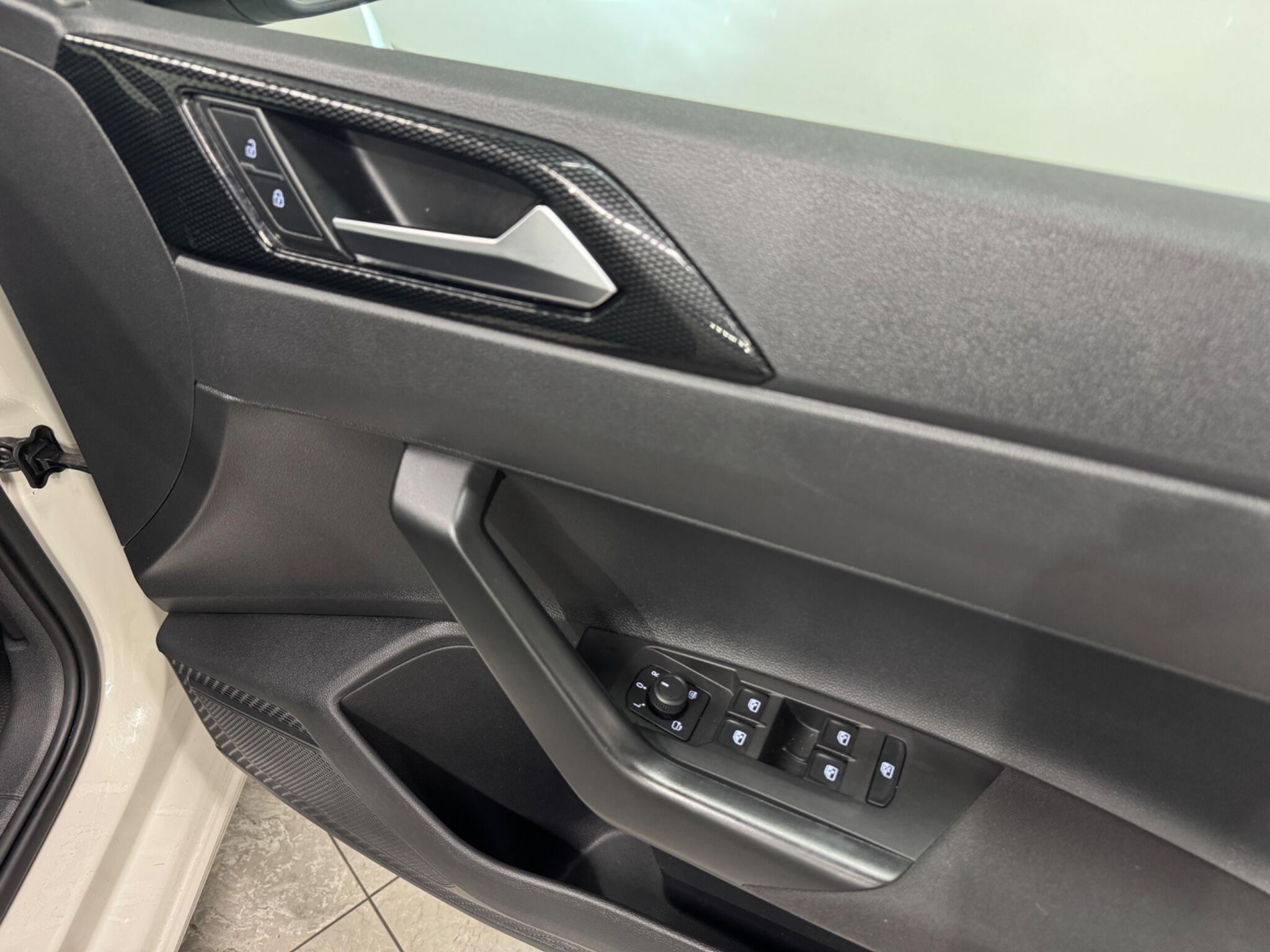 Volkswagen Polo view 8