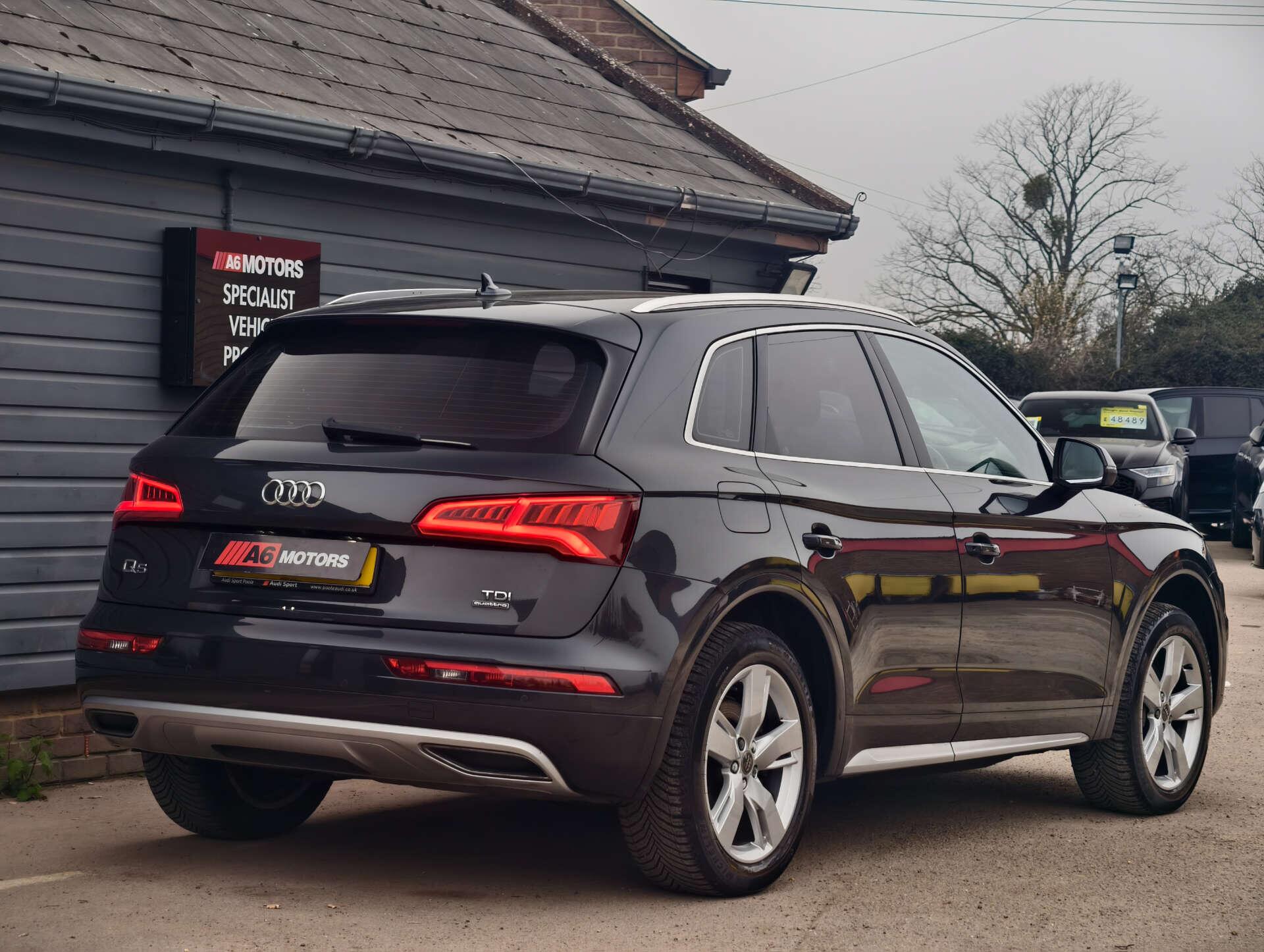 Audi Q5 view 14