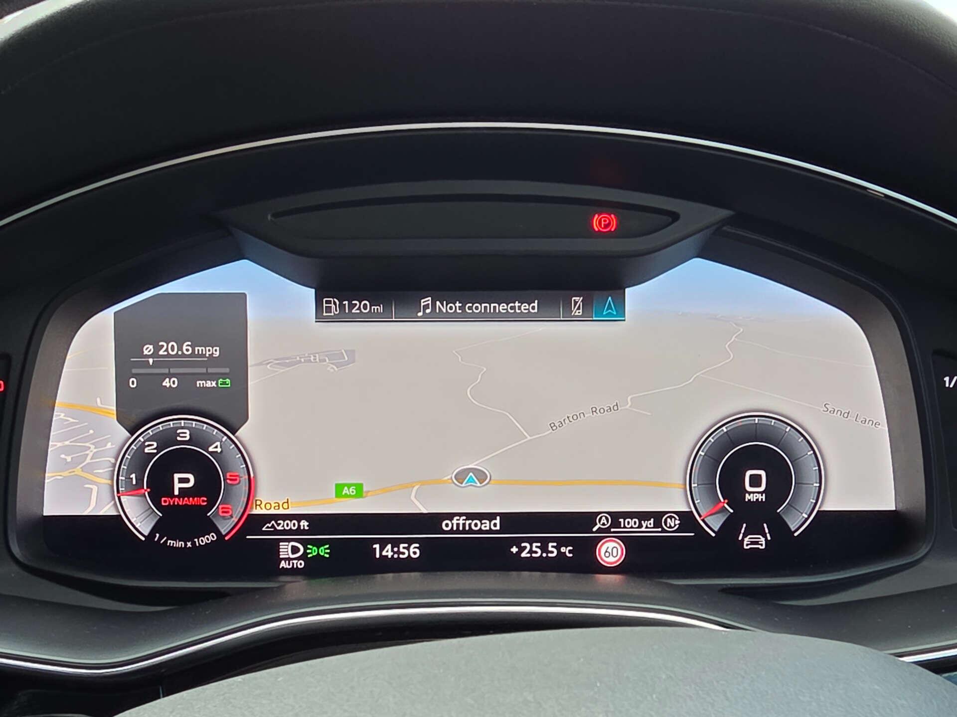 Audi Q8 view 26