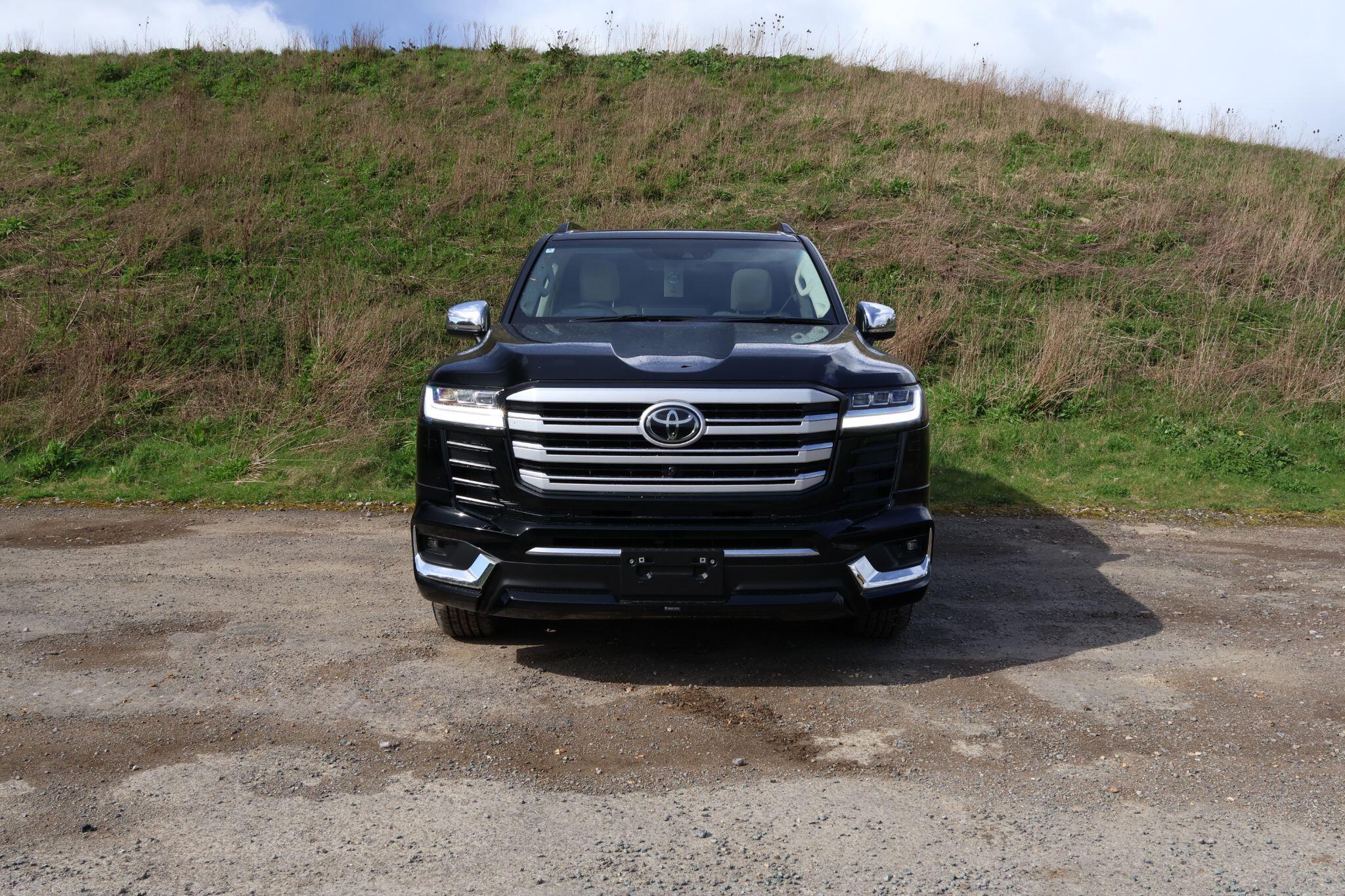 Toyota Land Cruiser view 6