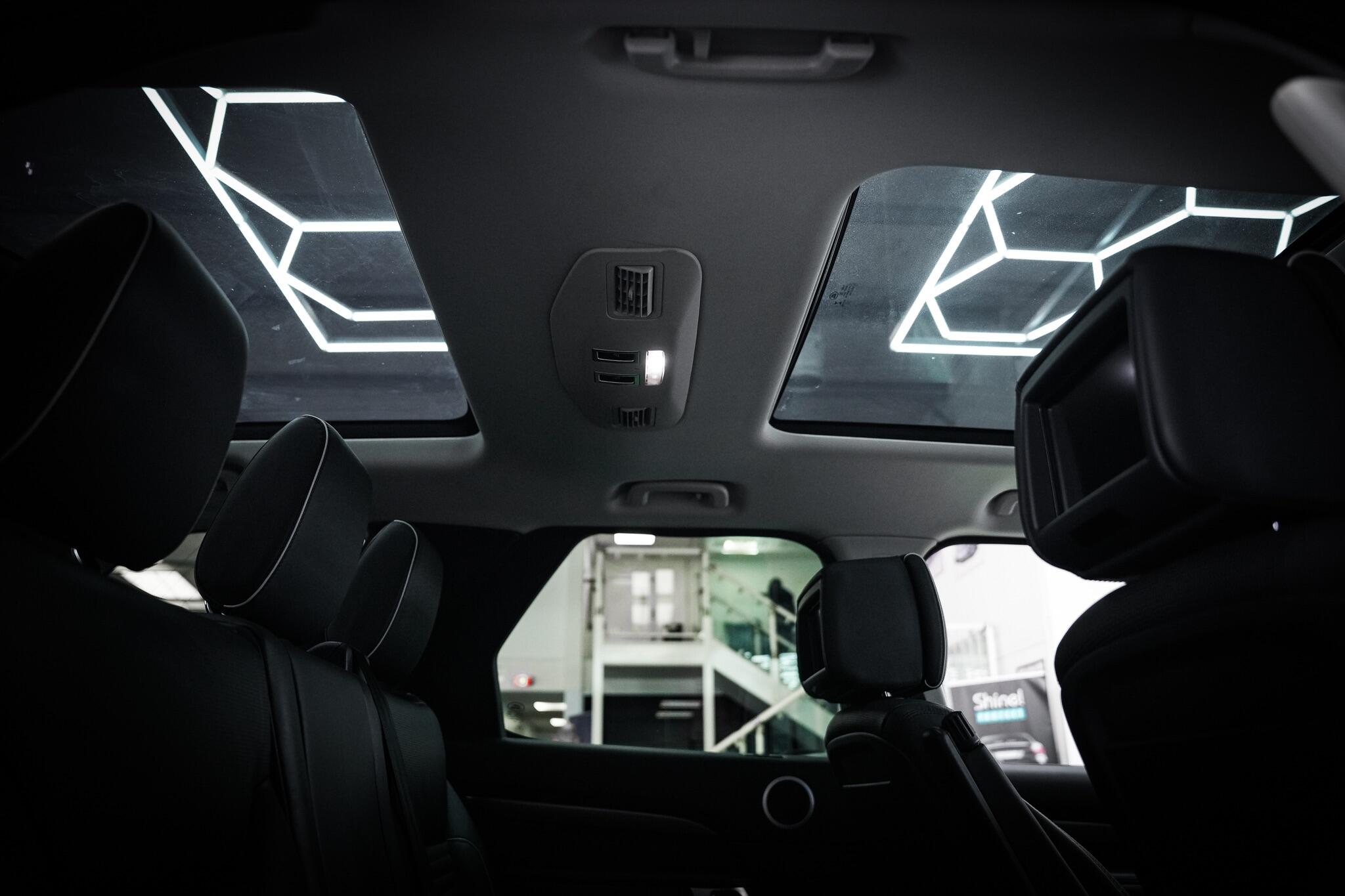 Land Rover Discovery view 9