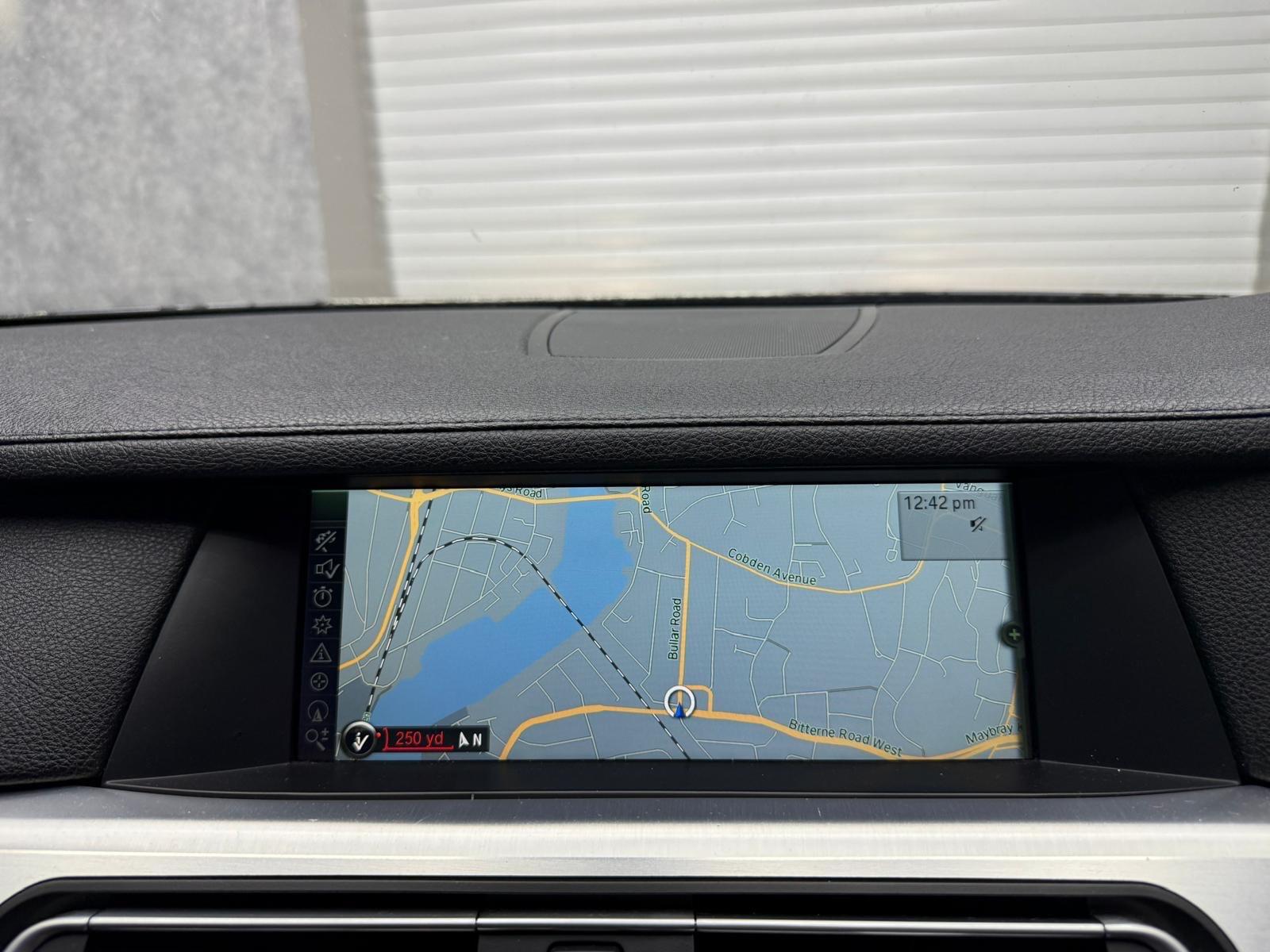 BMW 7 Series view 17