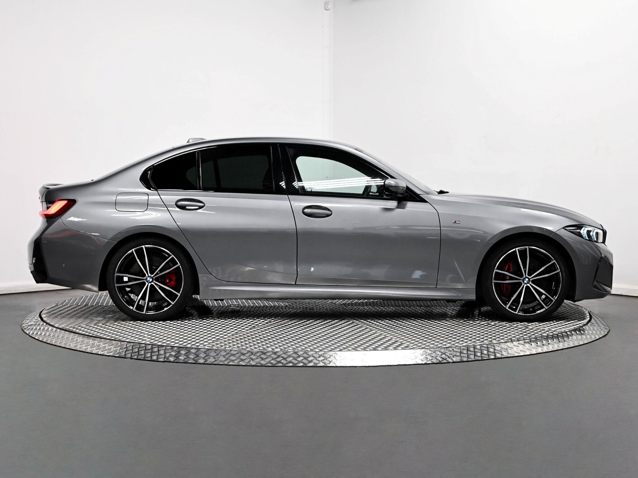 BMW 3 Series view 22