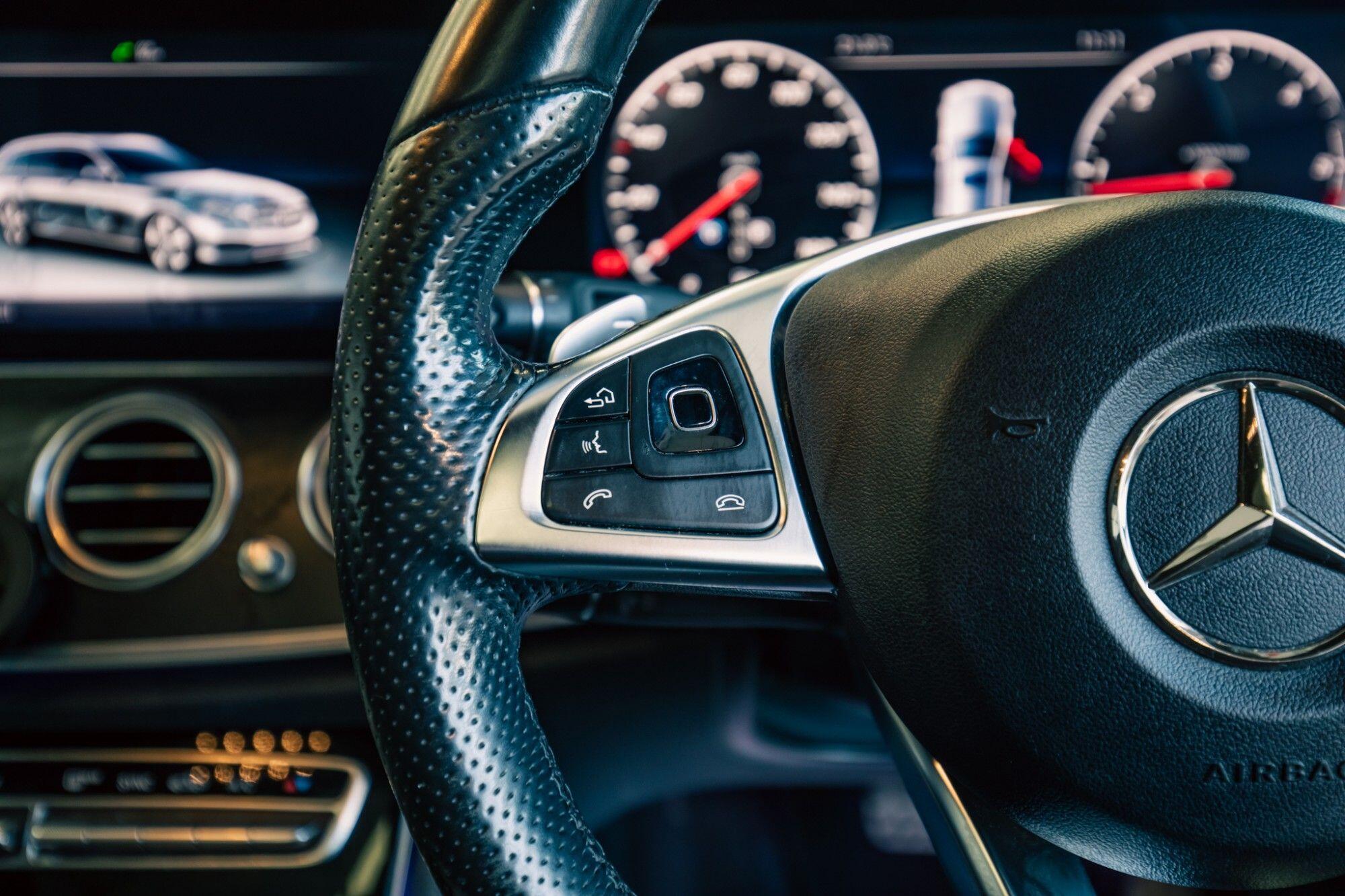 Mercedes-Benz E-Class view 11