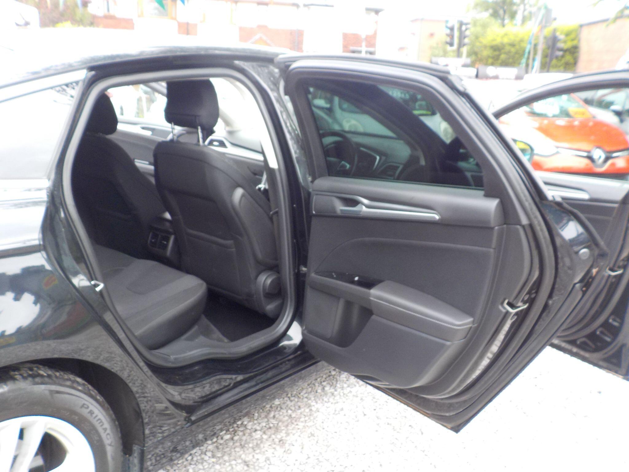 Ford Mondeo 2.0 TDCi Titanium Euro 6 (s/s) 5dr