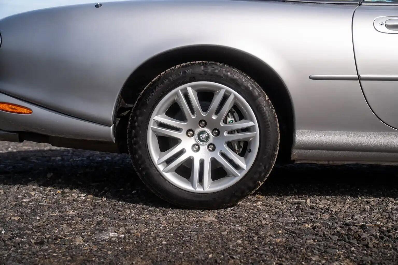 Jaguar XKR view 12