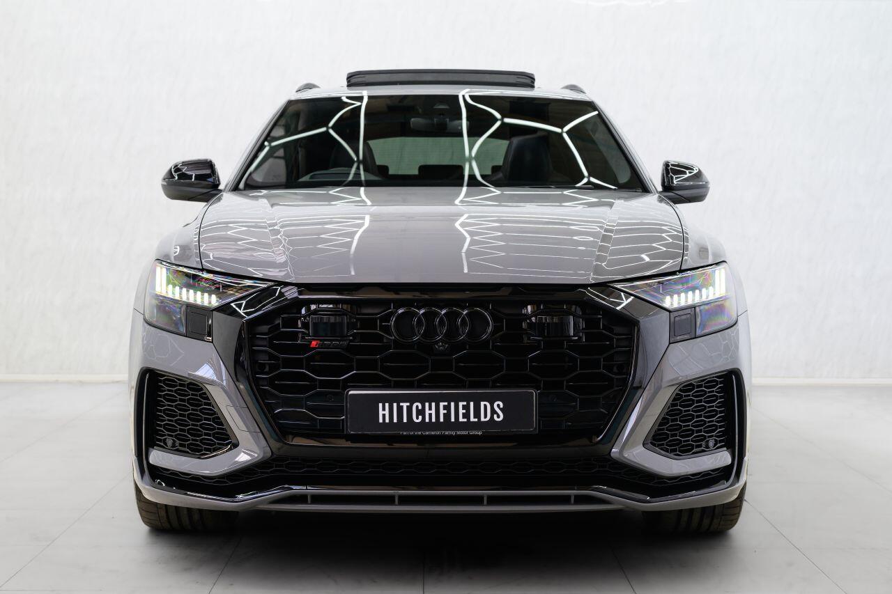 Audi RS Q8 view 4
