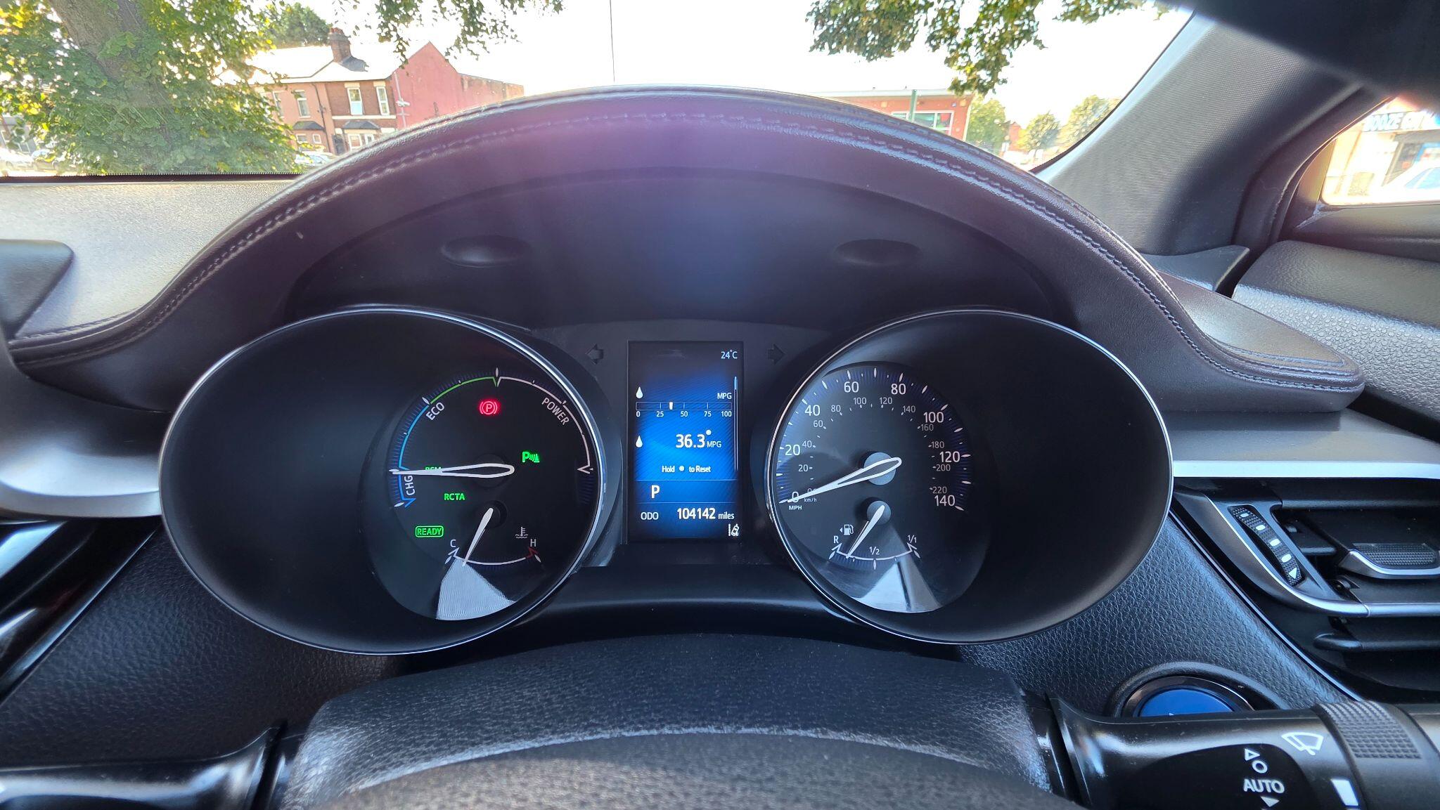 Toyota C-HR view 28