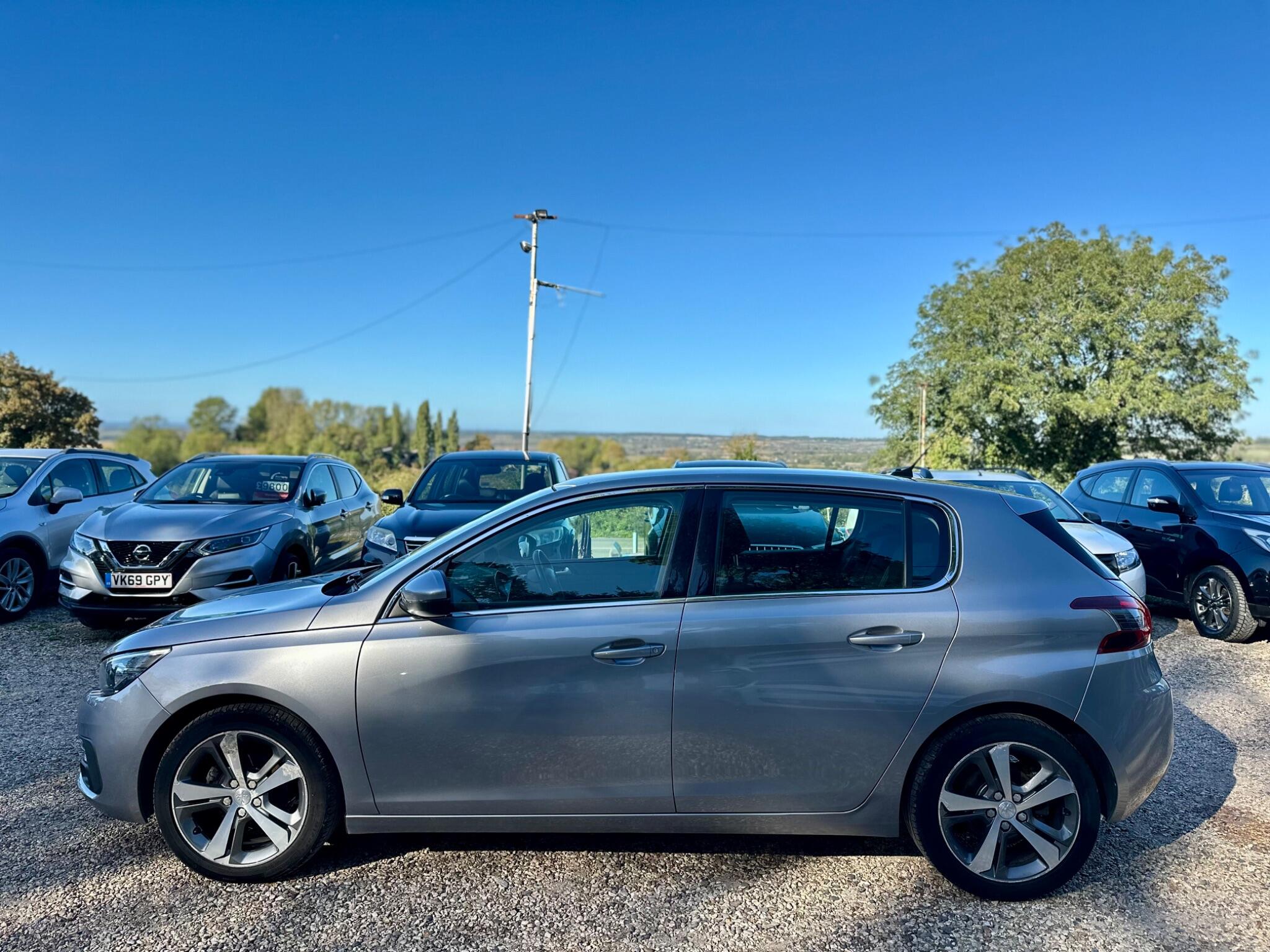 Peugeot 308 view 9