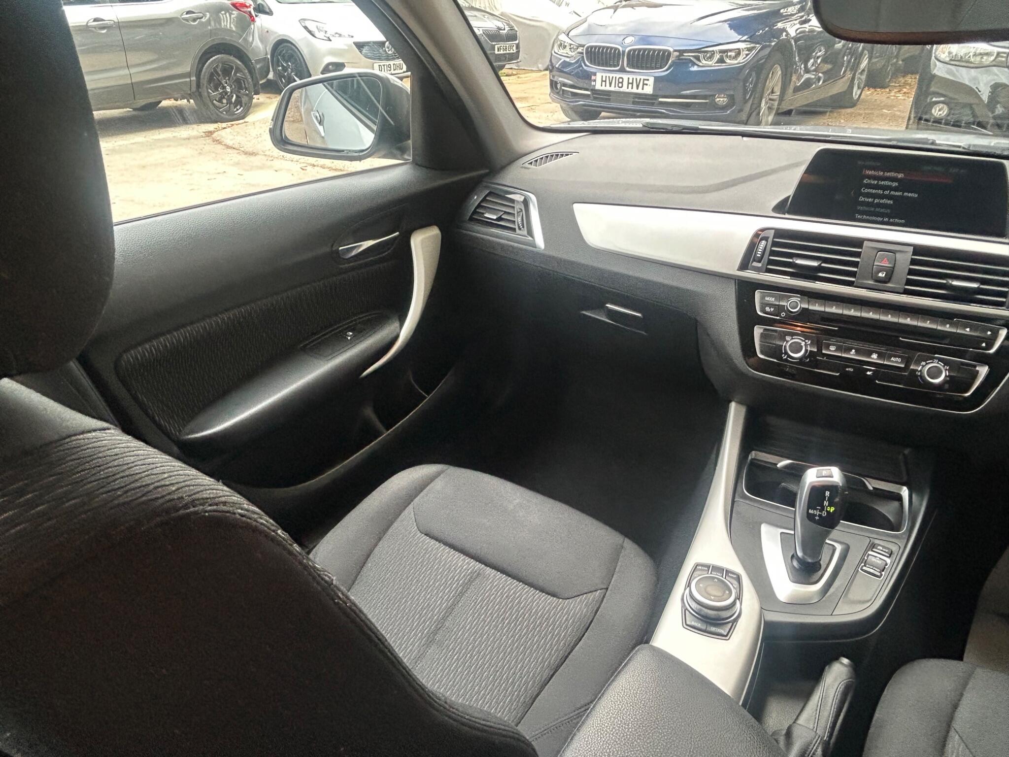 BMW 1 Series view 25
