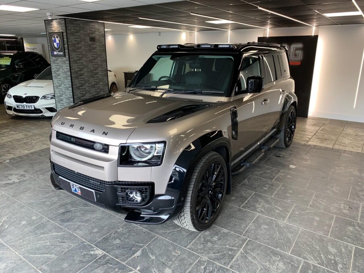 Land Rover Defender 110 view 13