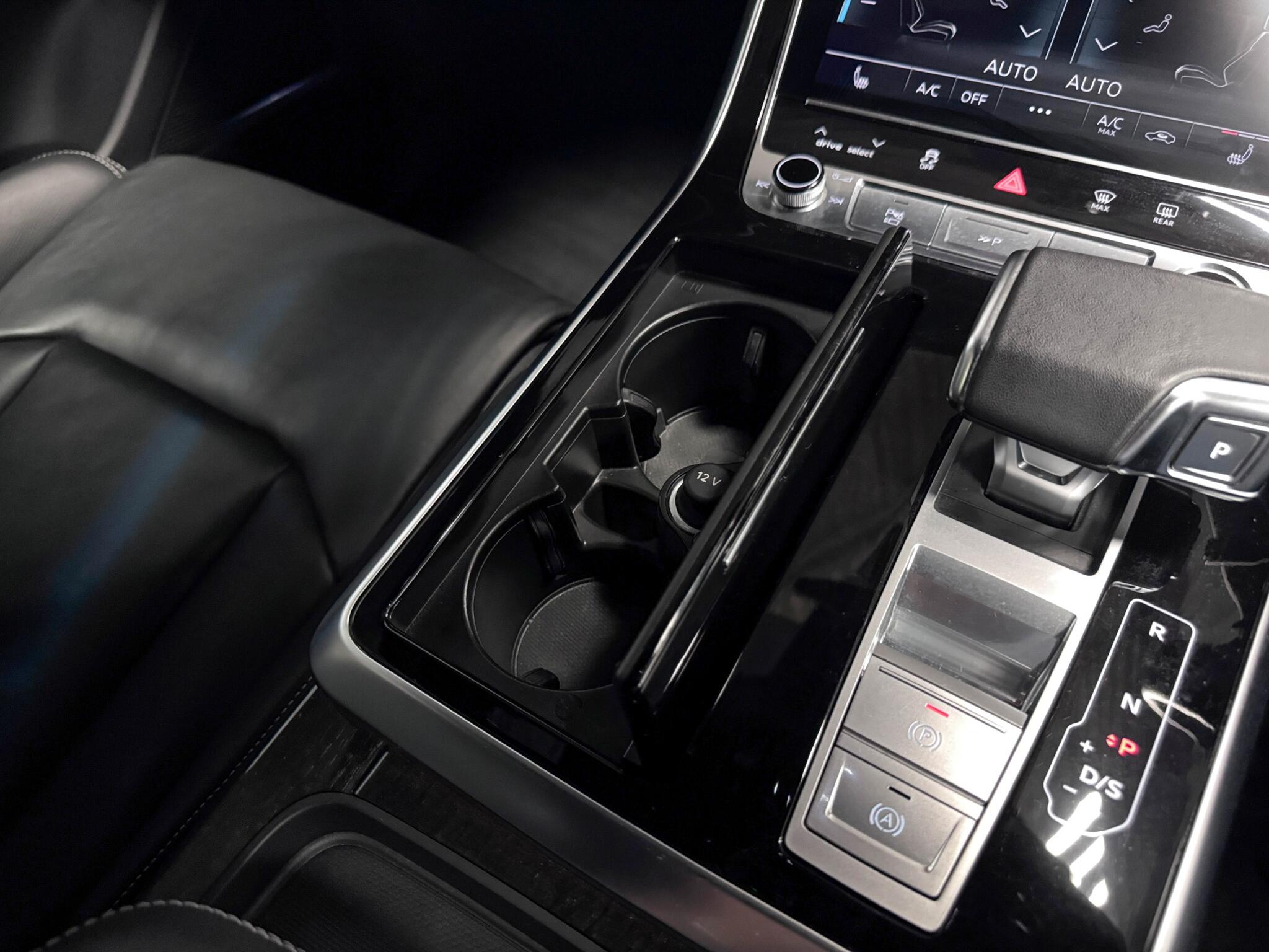Audi Q8 view 35