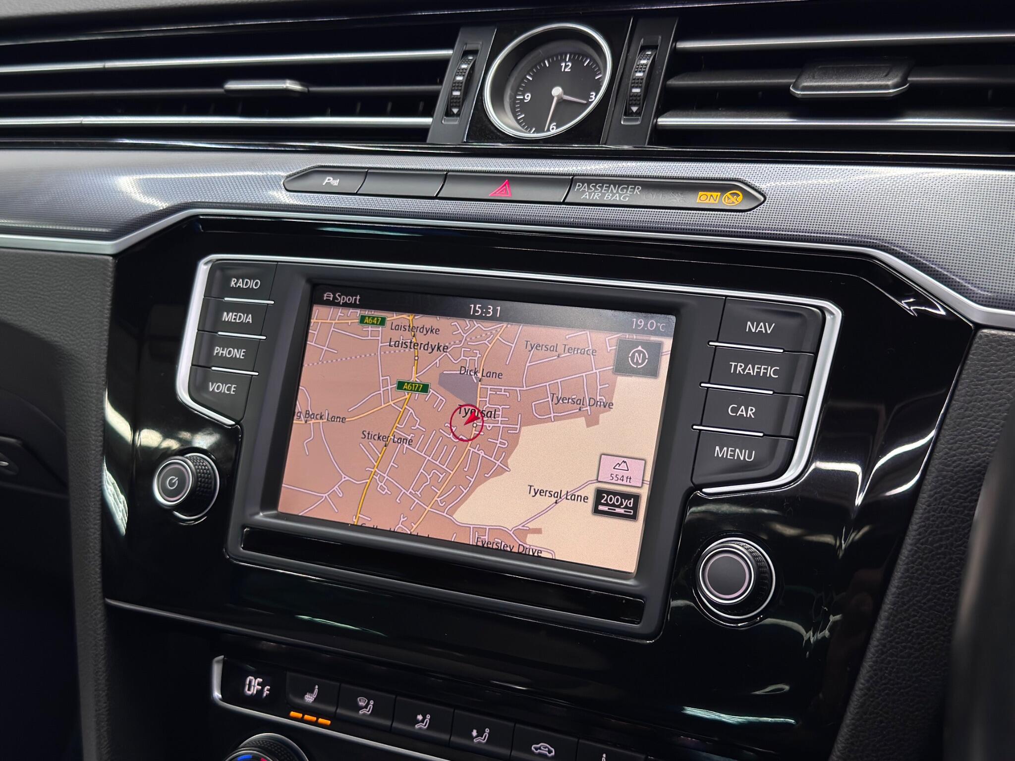 Volkswagen Passat view 17