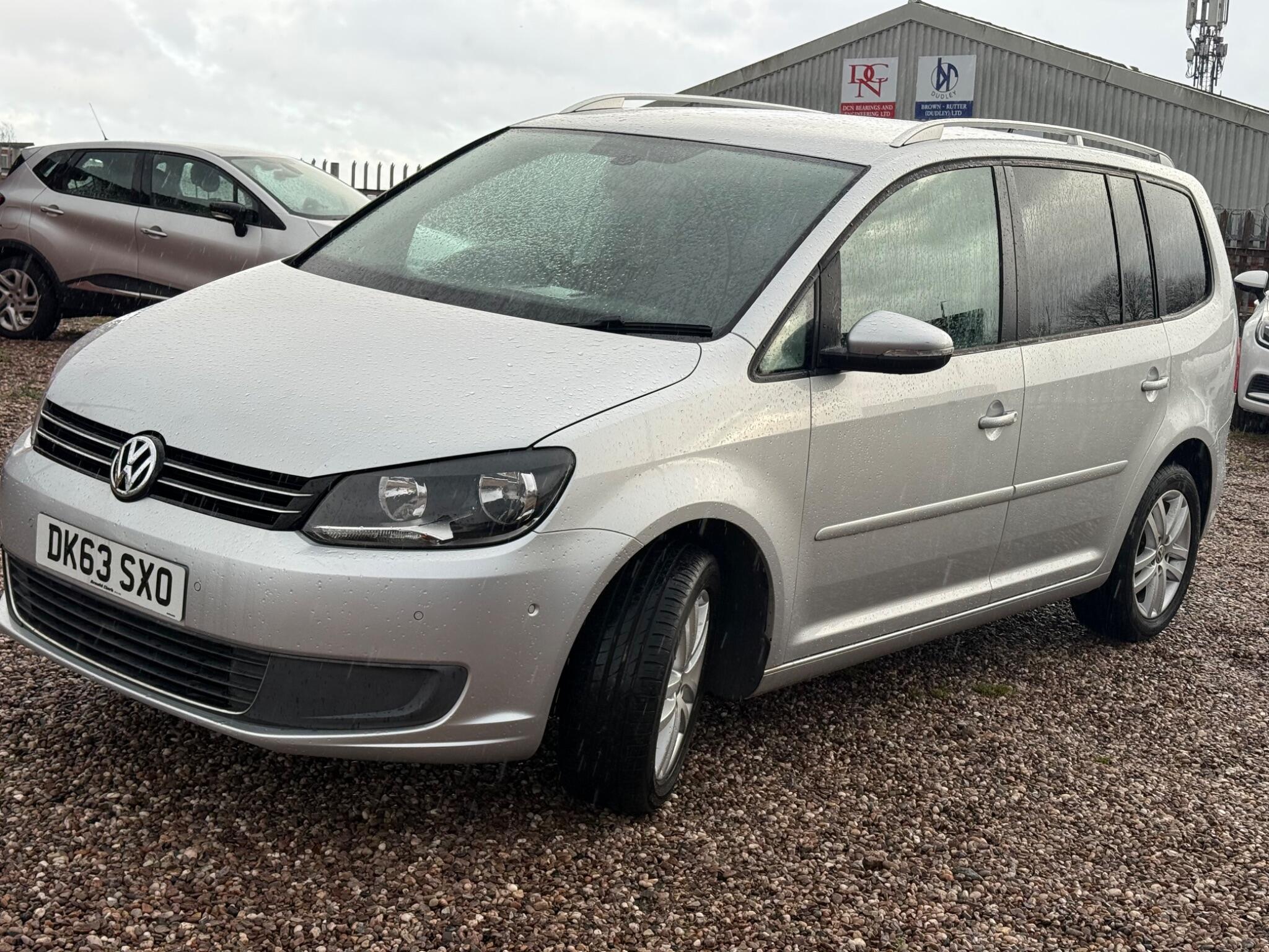 Volkswagen Touran view 2