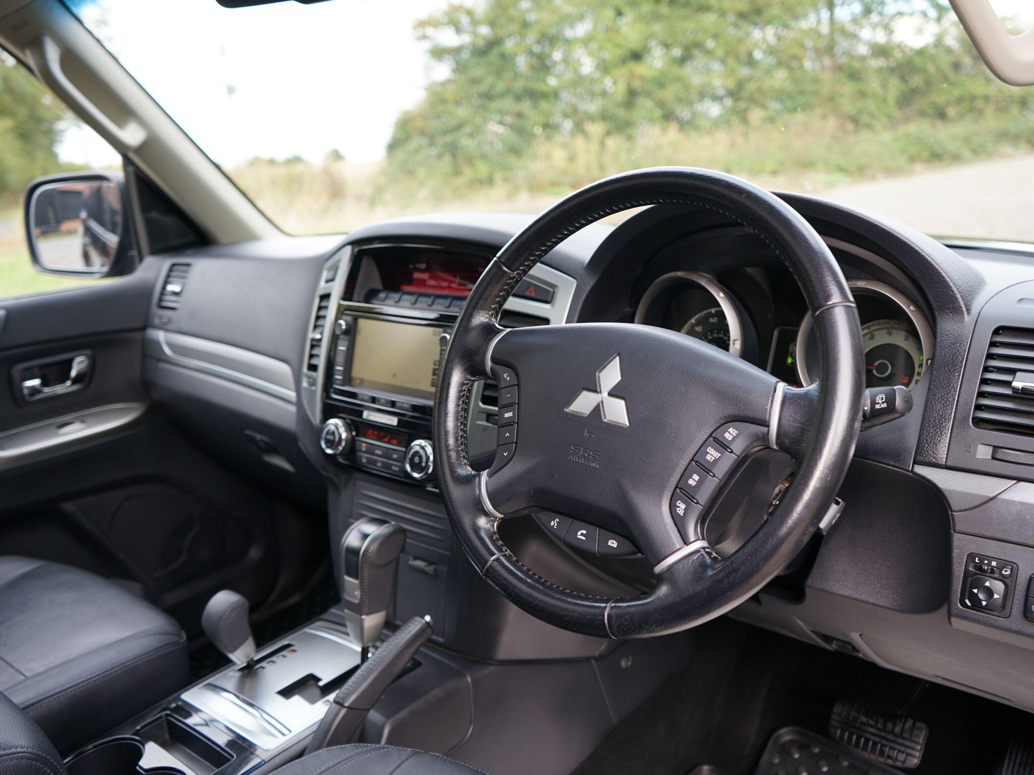 Mitsubishi Shogun view 21