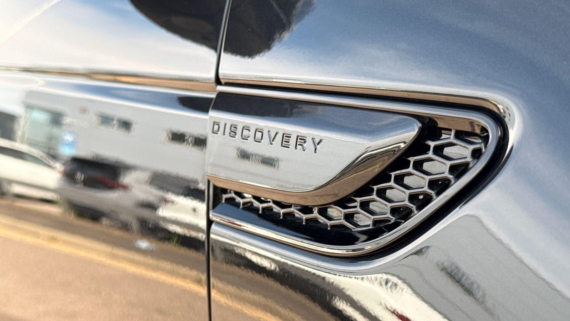 Land Rover Discovery Sport view 24