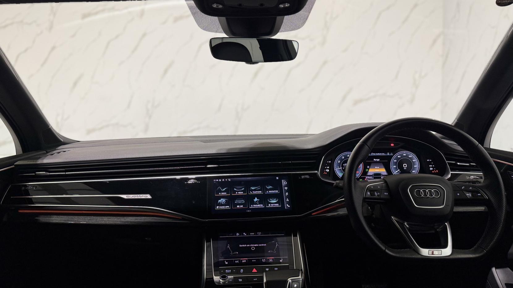 Audi Q7 view 17