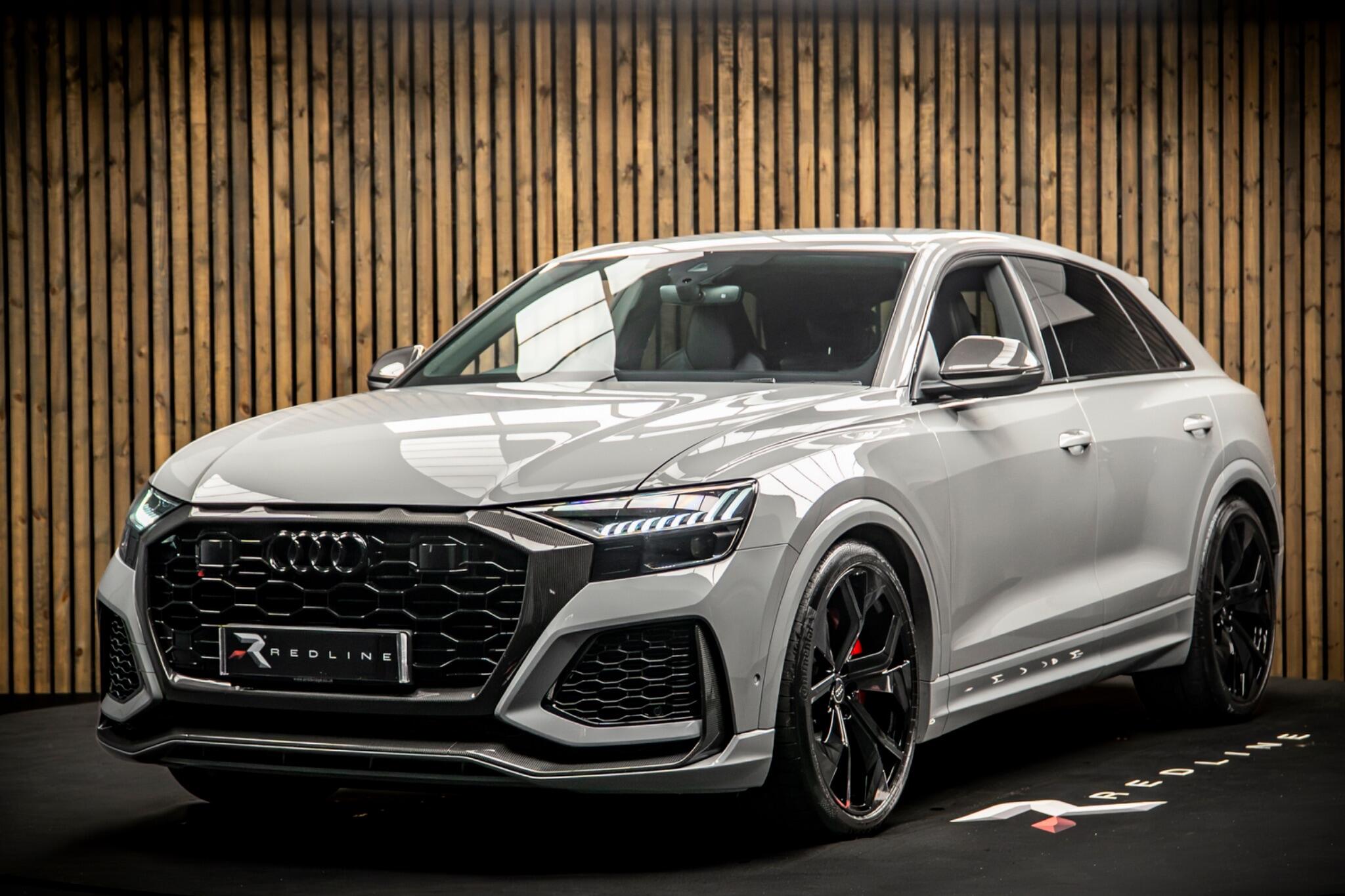 Audi RS Q8 view 7
