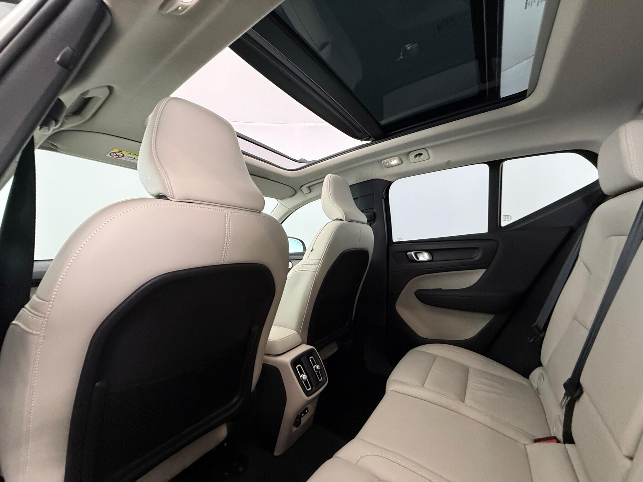 Volvo XC40 view 36