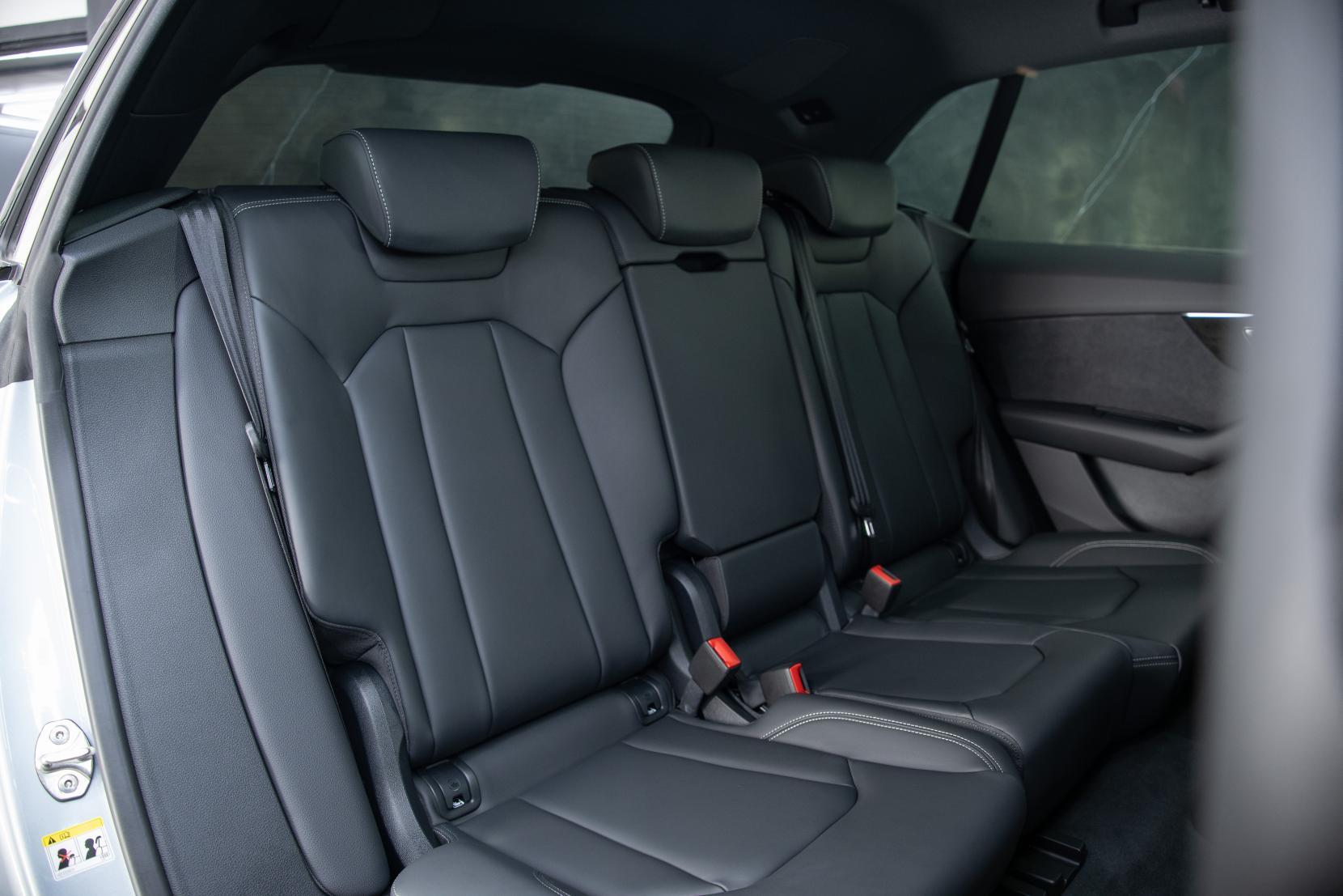 Audi Q8 view 9